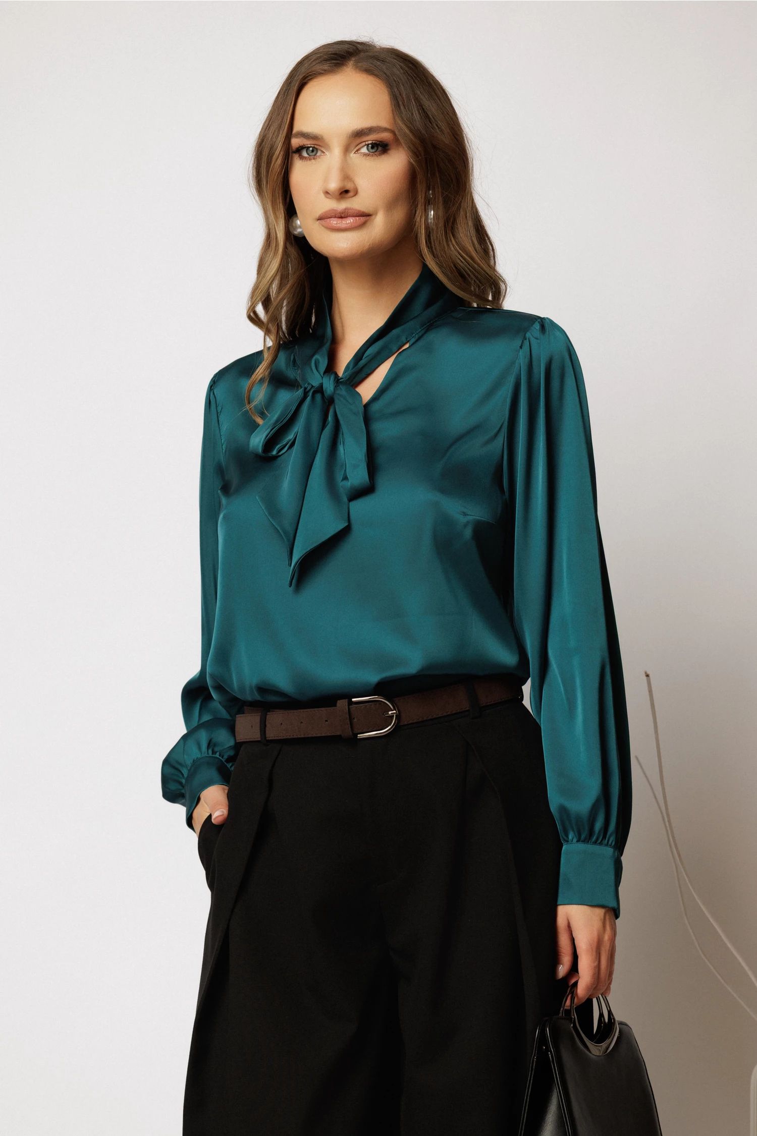 Bluza verde petrol din satin cu guler tip funda