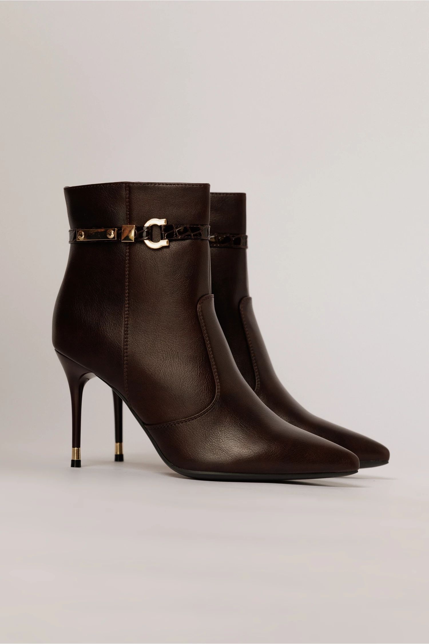 Botine burgundy elegante cu design modern si detalii aurii