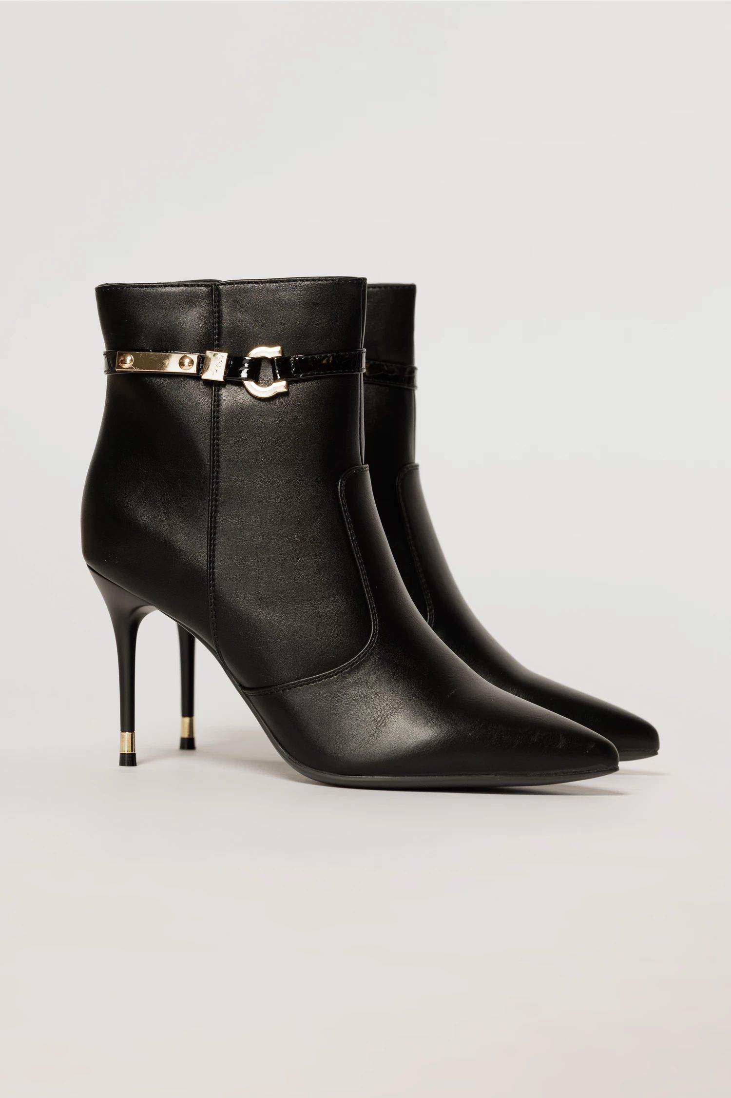Botine negre elegante cu design modern si detalii aurii