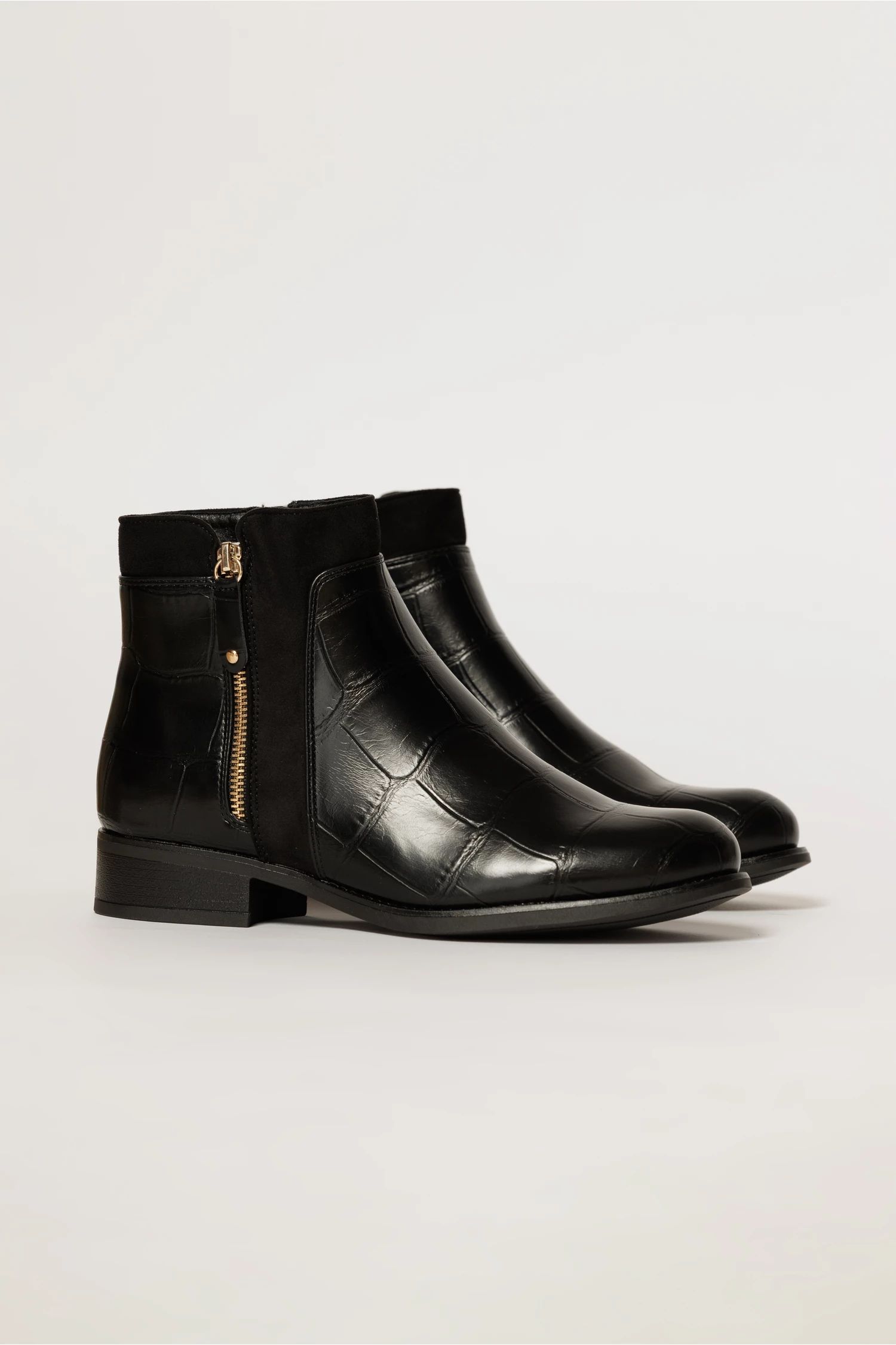 Botine negre elegante cu toc jos si textura piele de crocodil