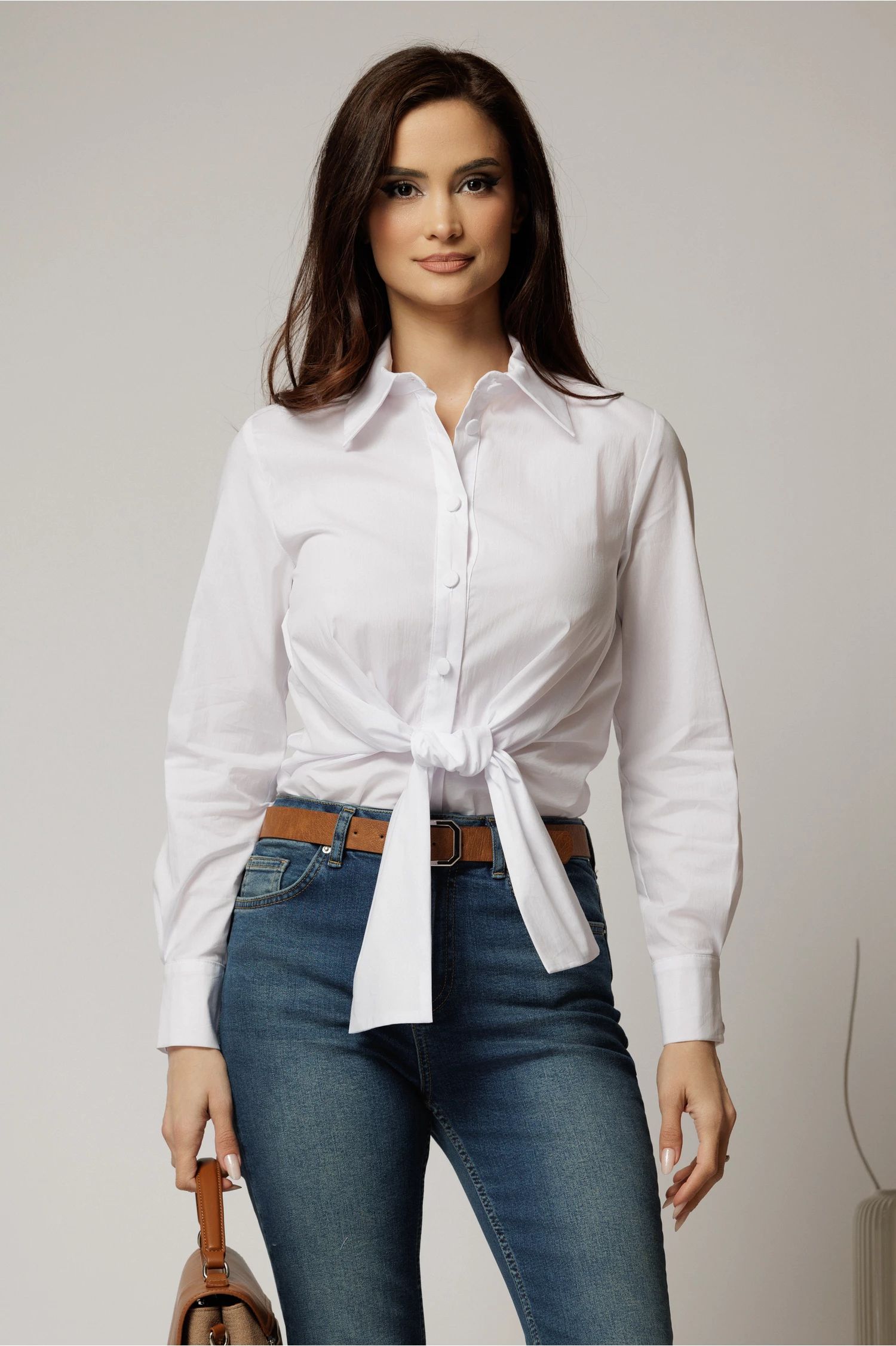 Camasa alba din poplin cu croi cambrat si nod in talie