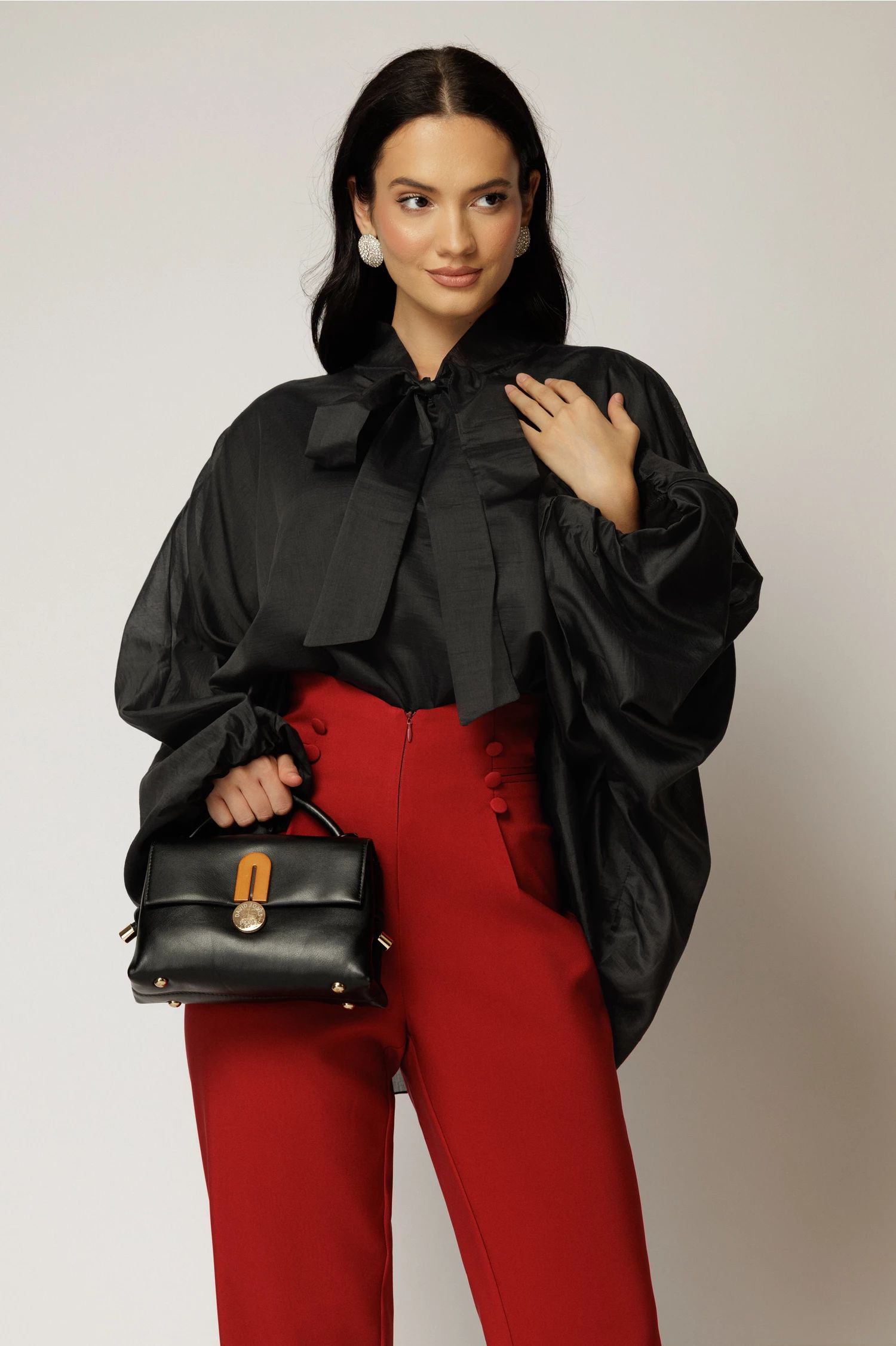 Camasa neagra din tencel cu maneca ampla si guler tip esarfa