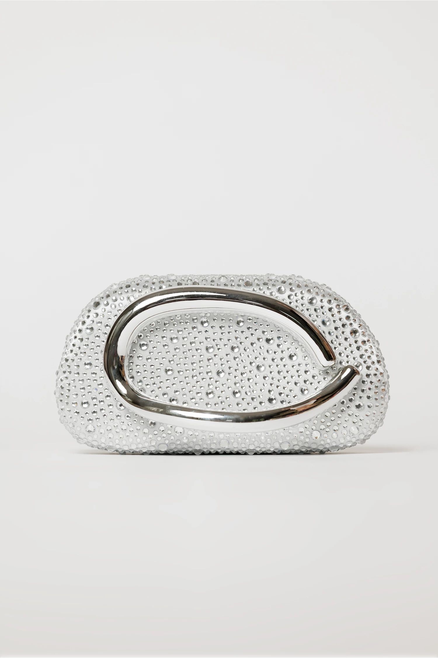 Clutch argintiu cu design modern stralucitor si maner metalic