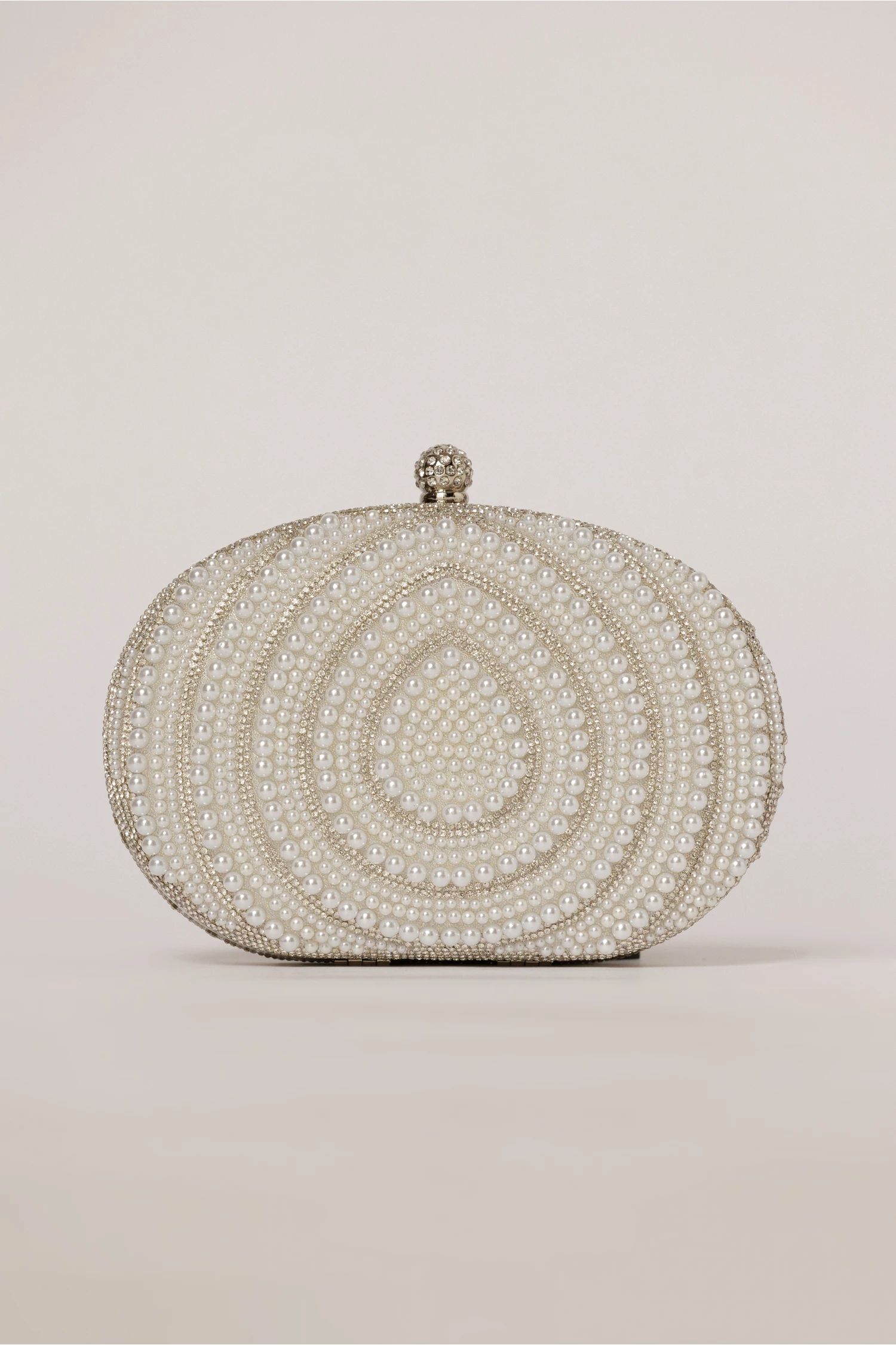 Clutch de ocazie argintiu decorat cu strasuri si perlute