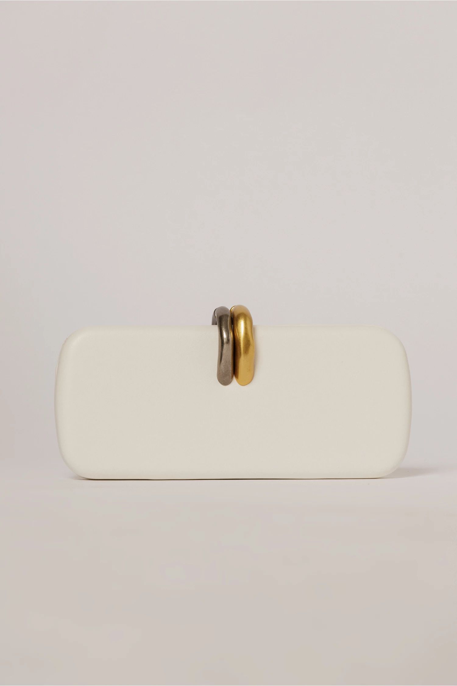 Clutch elegant alb cu inchidere metalica dubla