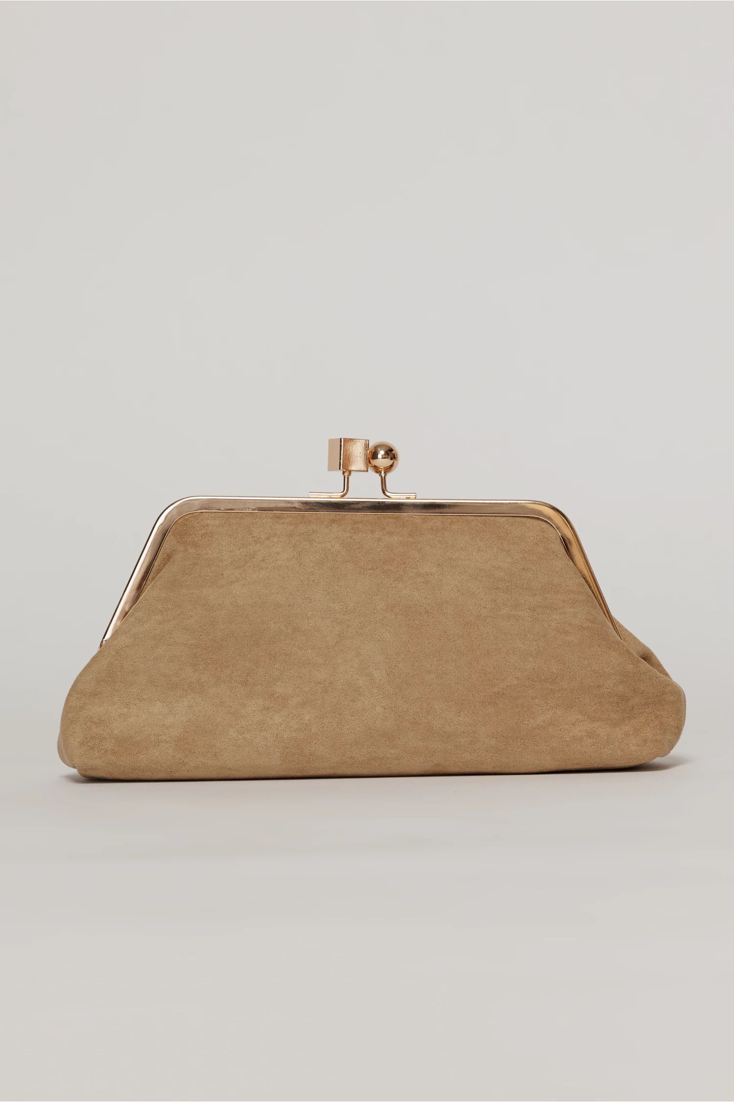 Clutch plic bej catifelat cu inchidere metalica aurie
