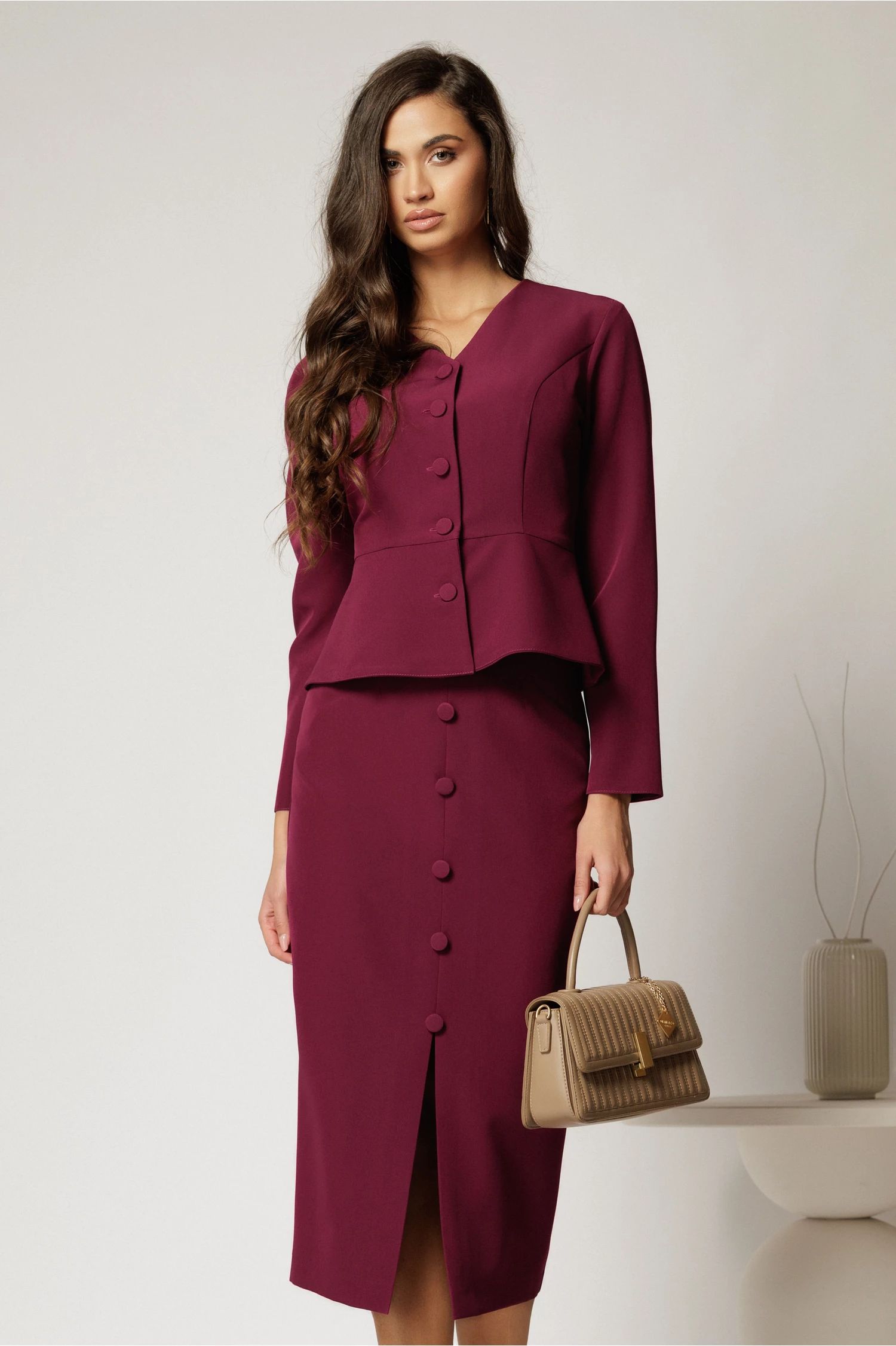 Compleu DY Fashion magenta format din sacou cu decolteu discret si fusta conica