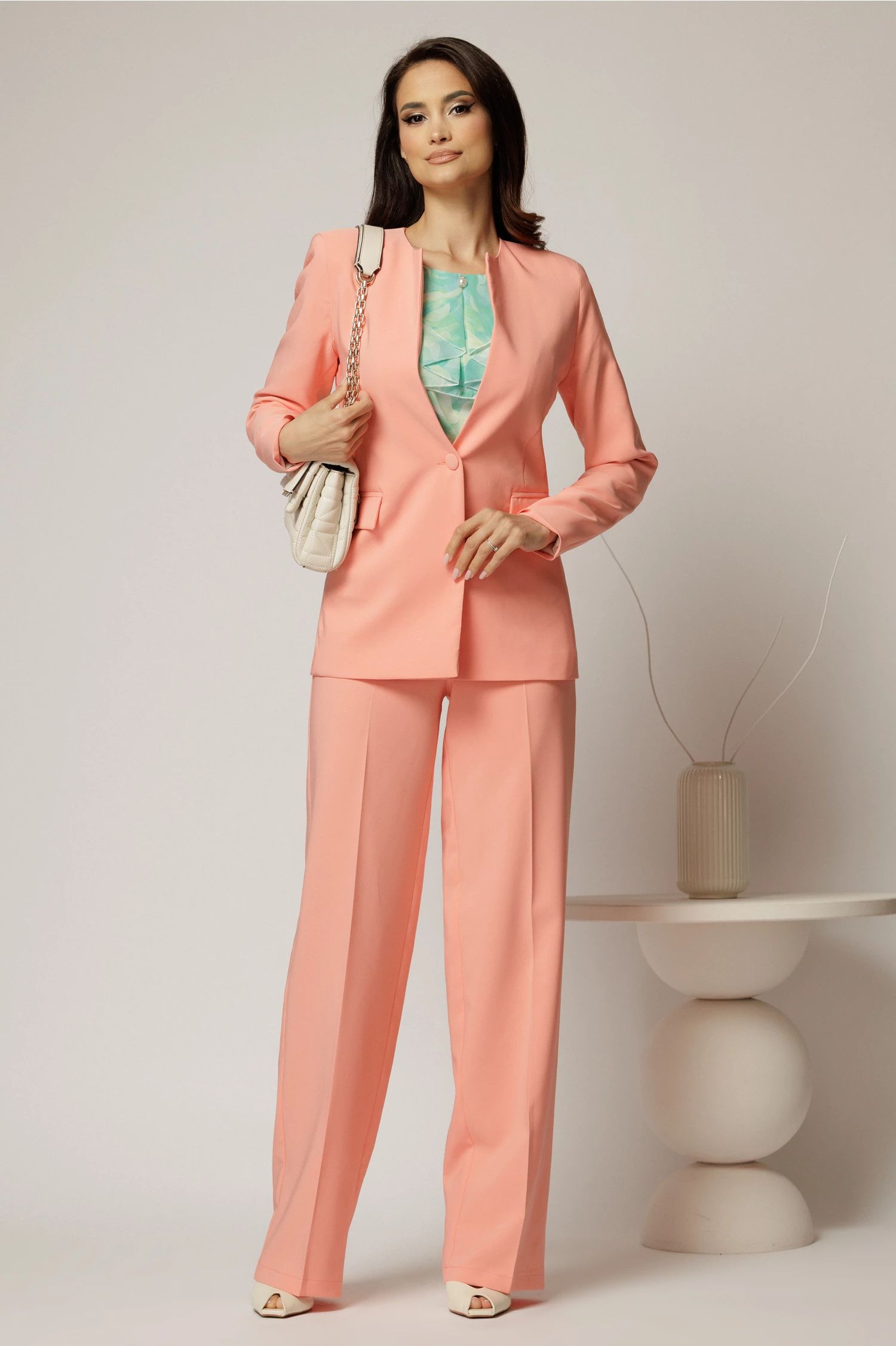 Compleu DY Fashion roz somon din sacou si pantalon si inchidere la un nasture