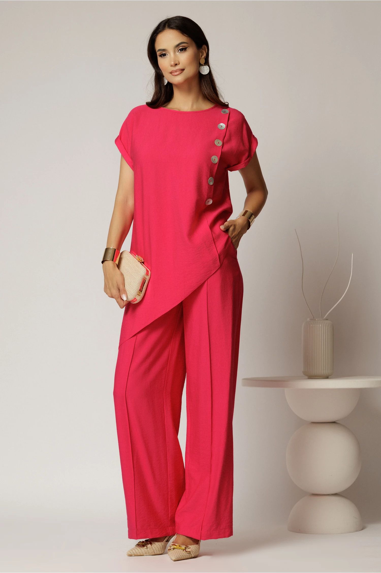 Compleu fucsia din viscoza din bluza asimetrica si pantalon lejer