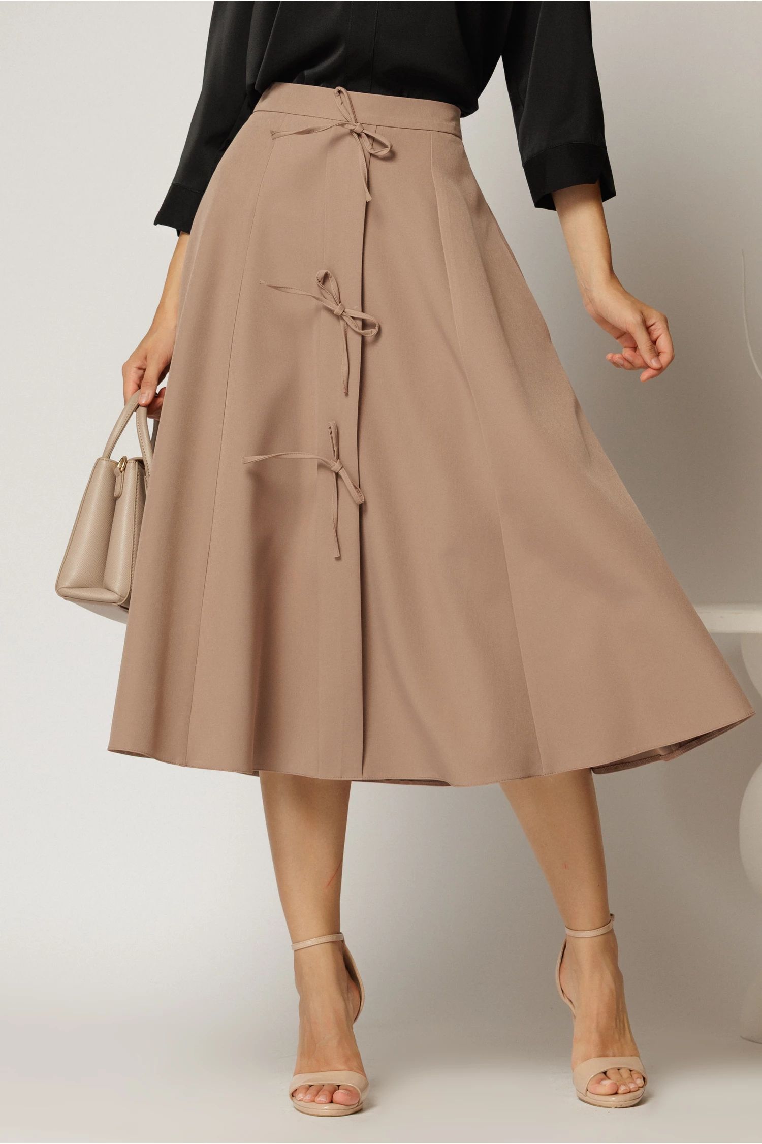 Fusta DY Fashion bej midi clos cu fundite aplicate