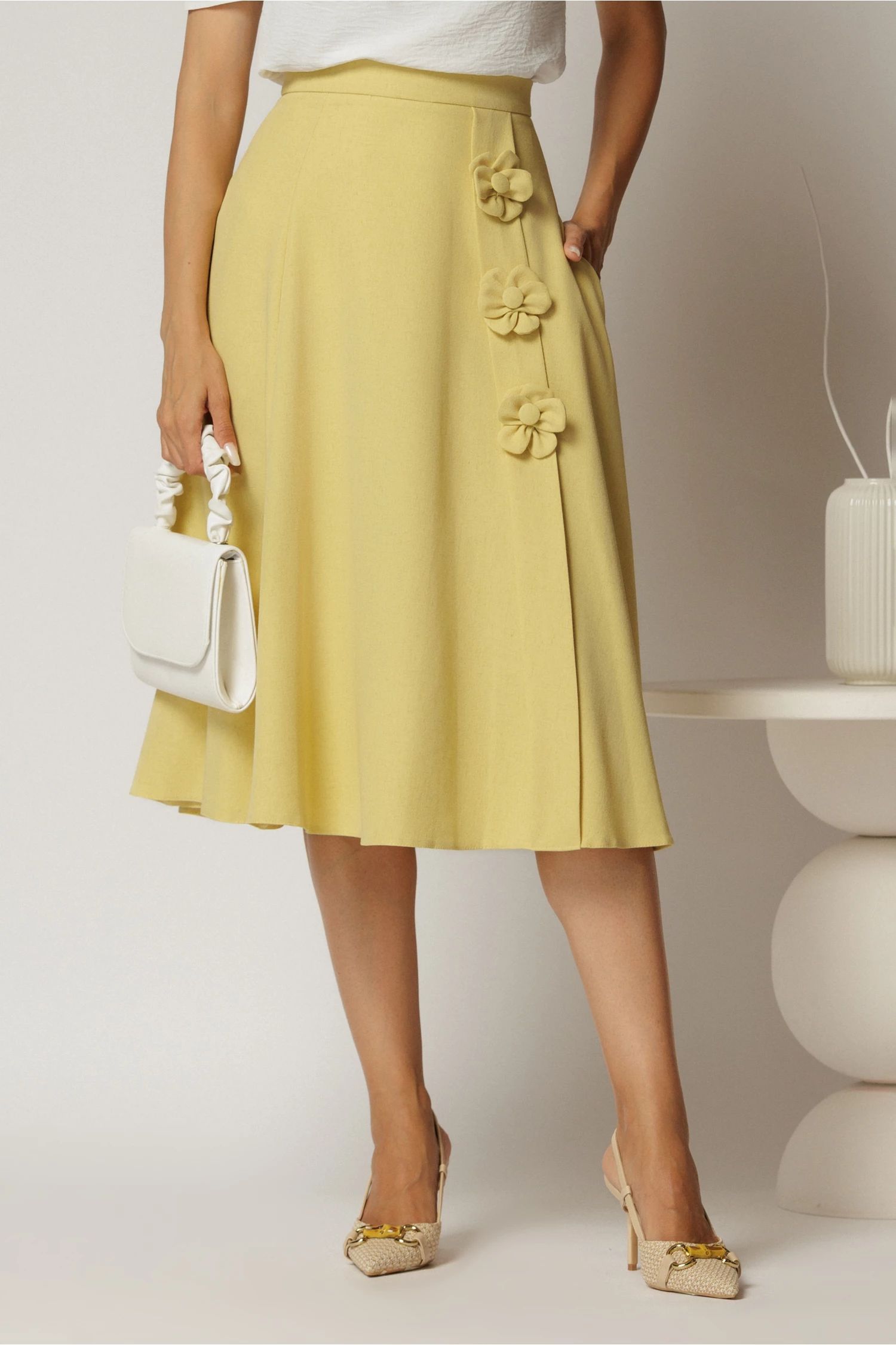 Fusta DY Fashion galbena cu aplicatii florale