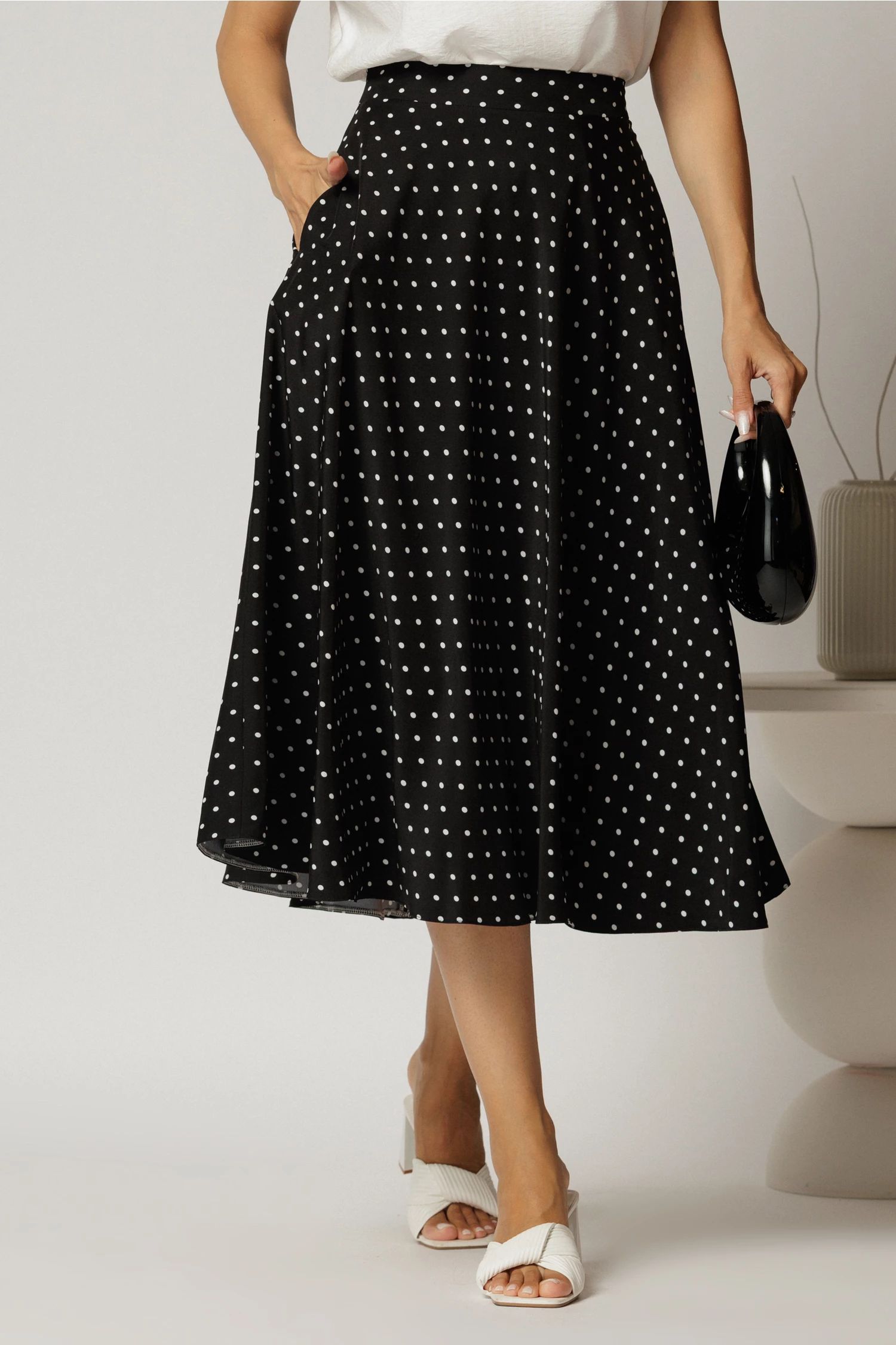 Fusta midi neagra clos cu buline
