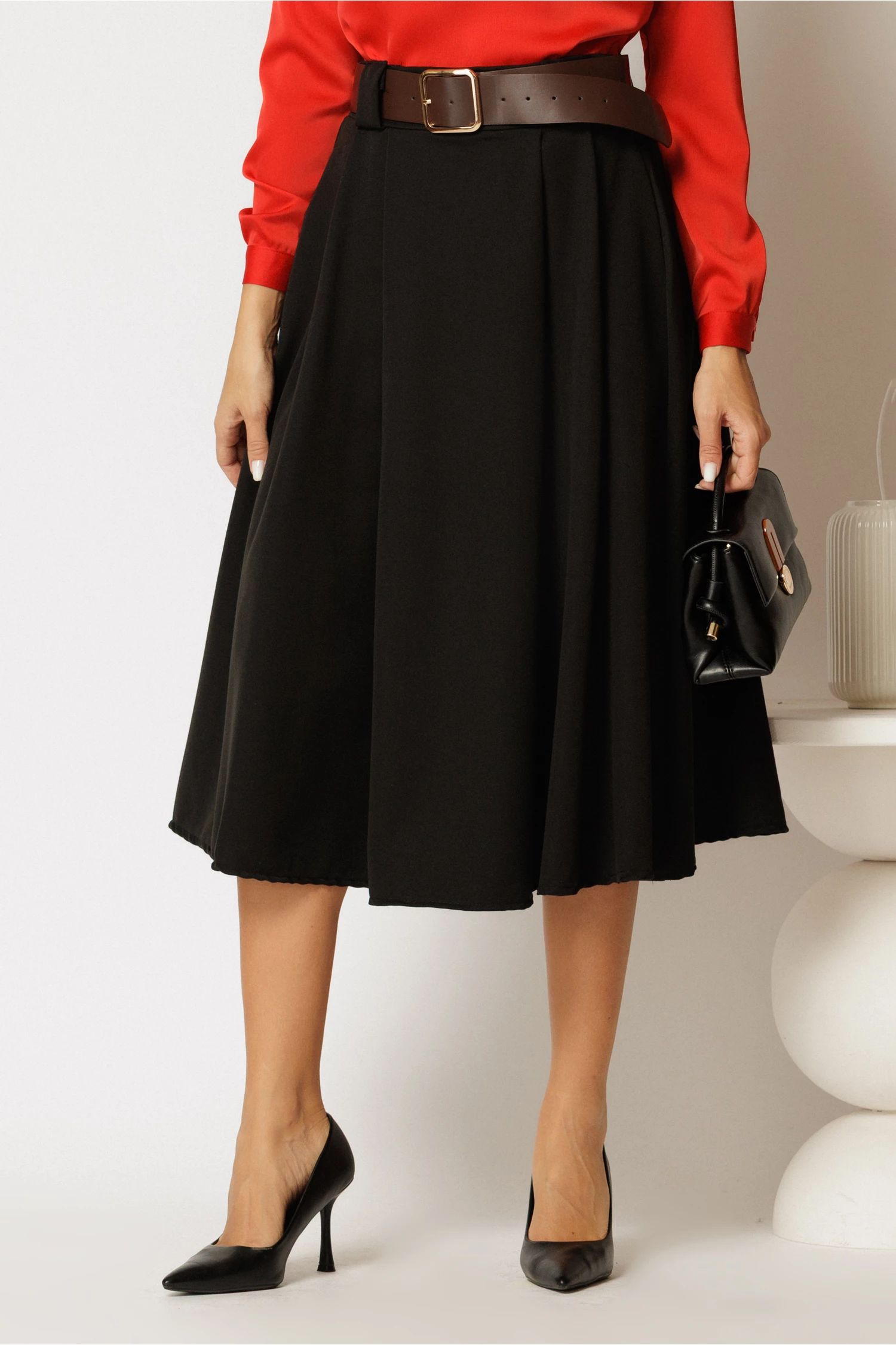 Fusta midi office neagra cu pliuri si curea