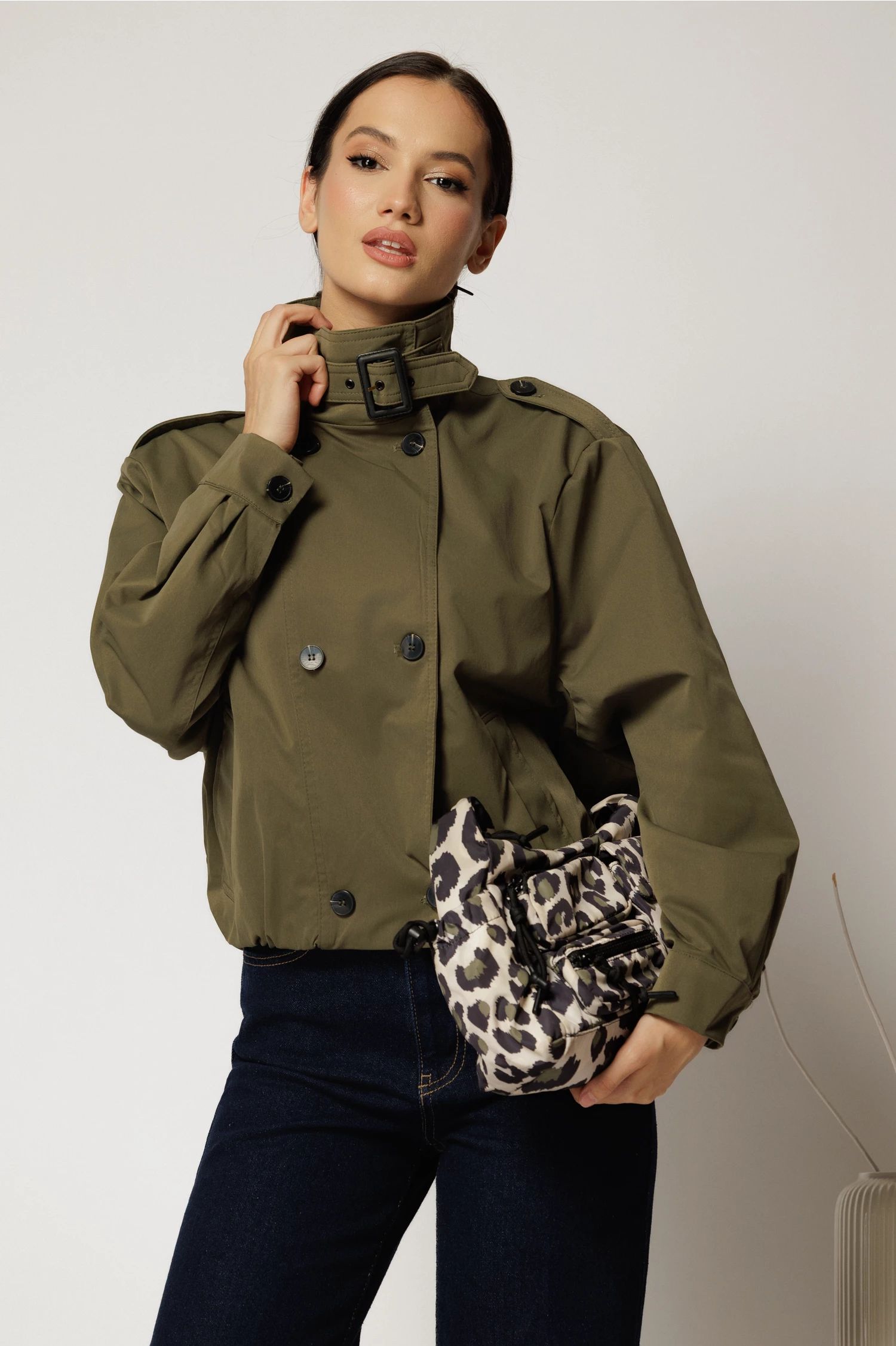 Jacheta scurta kaki cu elastic in talie tip bomber