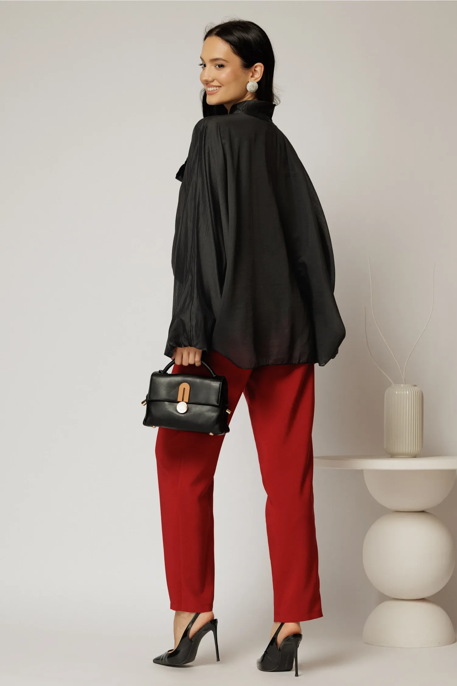 Pantaloni bordo conici cu nasturi decorativi pe talie 2