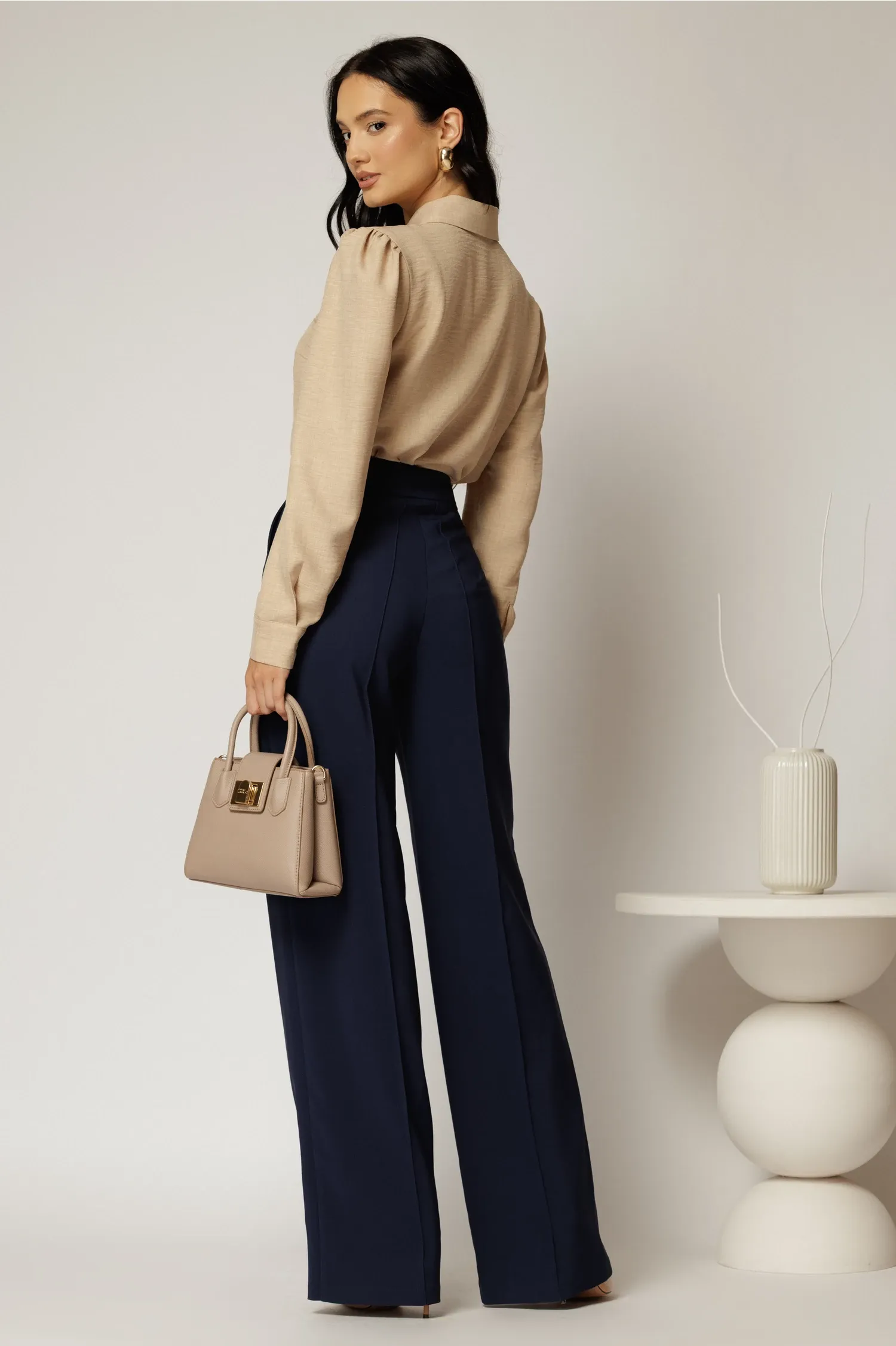 Pantaloni dama bleumarin cu croi drept si inchidere cu doi nasturi 2