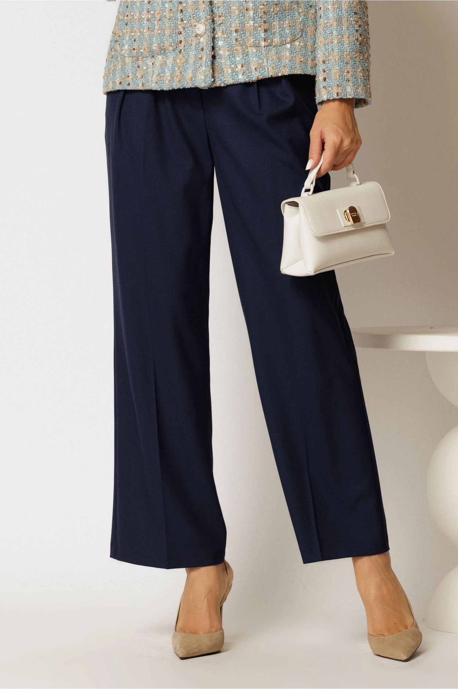 Pantaloni dama bleumarin cu pliuri si croi larg