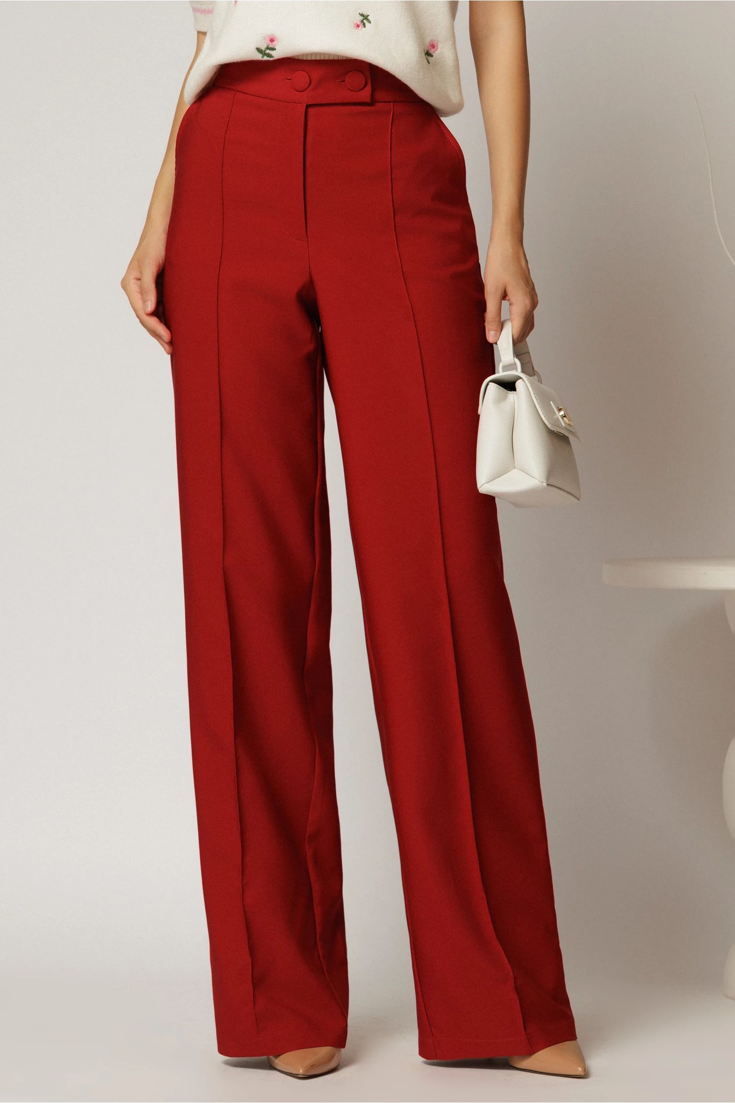 Pantaloni dama bordo cu croi drept si inchidere cu doi nasturi
