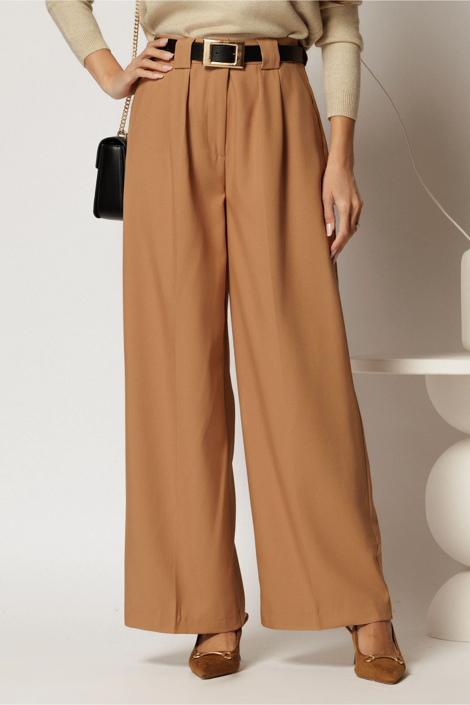 Pantaloni dama camel cu croi larg si pense din talie