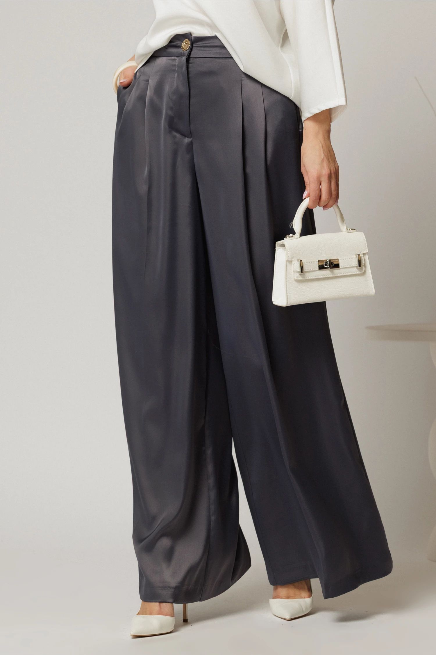 Pantaloni dama gri din satin cu croi larg