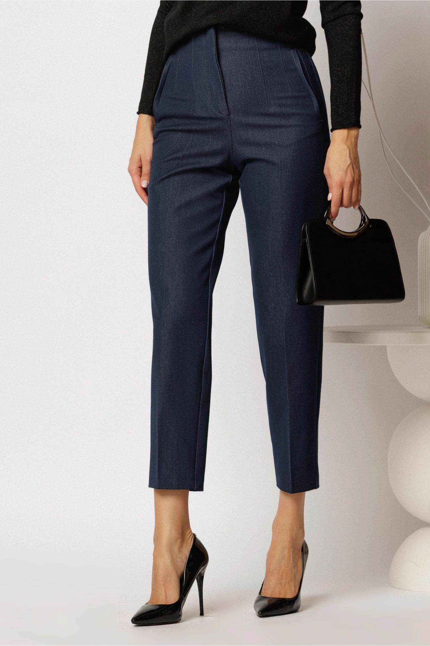 Pantaloni denim bleumarin cu croi conic si talie inalta