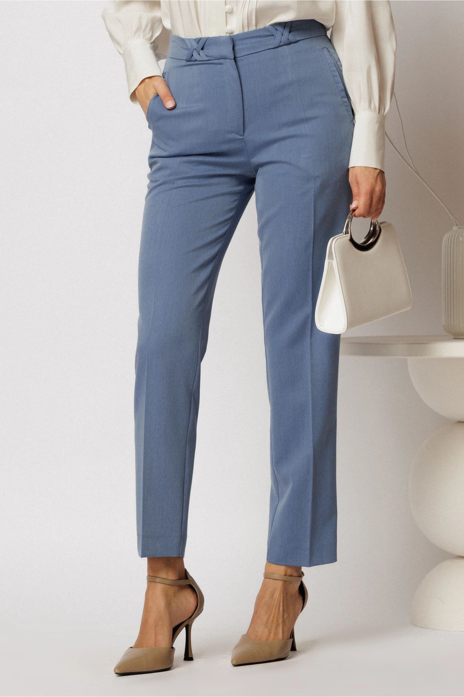 Pantaloni DY Fashion albastri cu croi conic si impletituri la talie