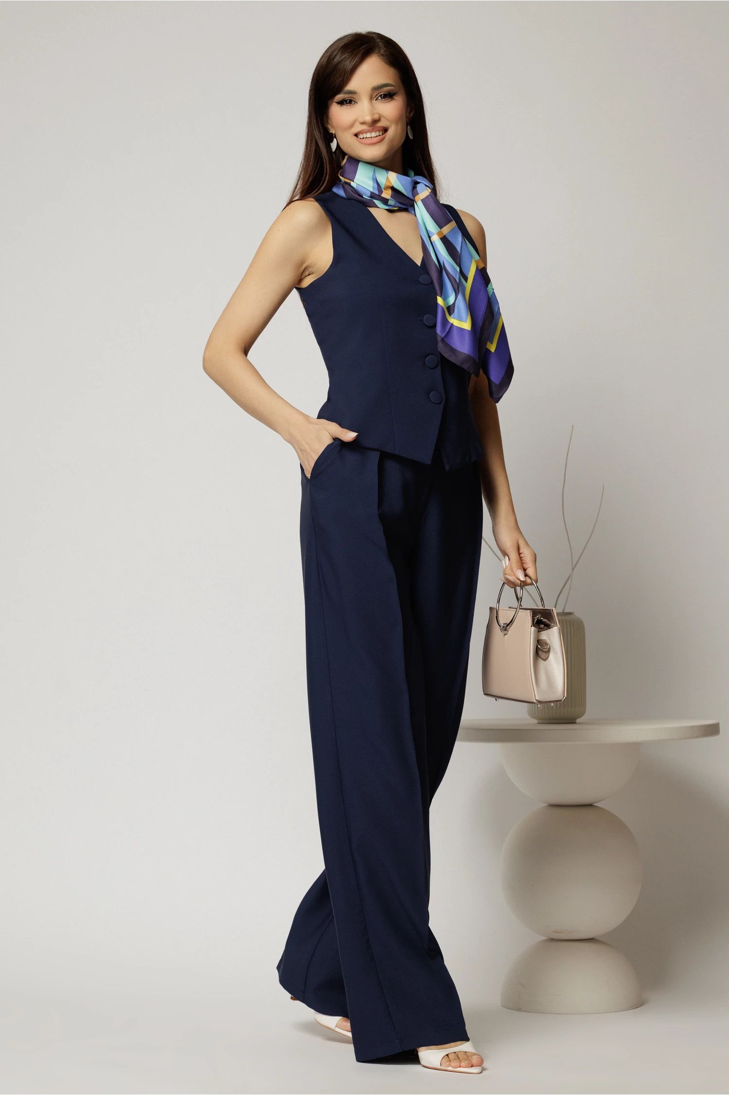Pantaloni DY Fashion bleumarin cu pliu din talie si banda cu nasture imbracat