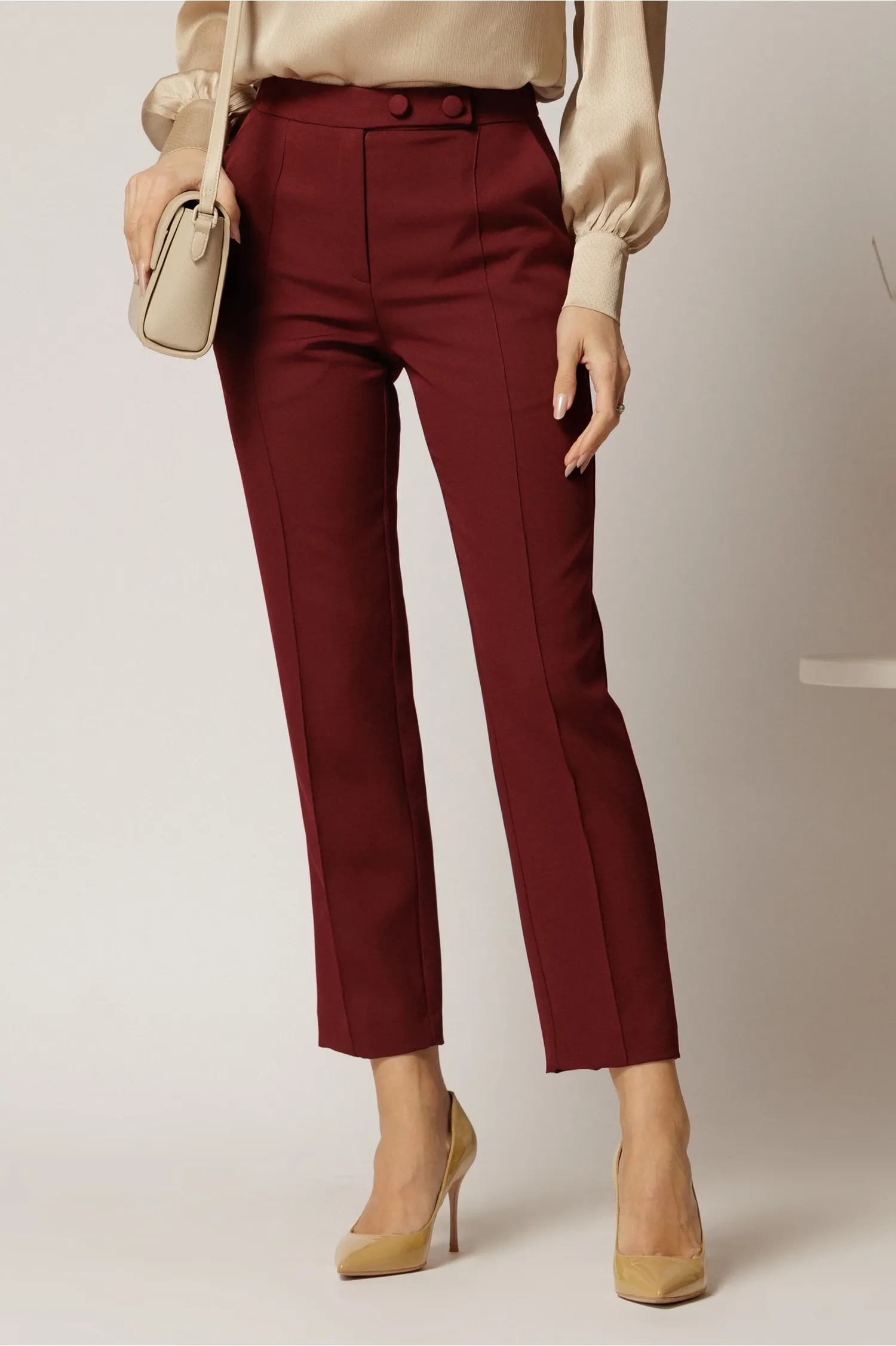 Pantaloni DY Fashion bordo conici din stofa cu nasturi imbracati 1