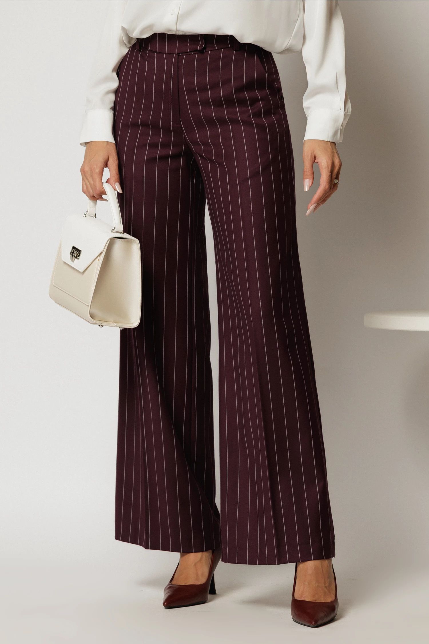 Pantaloni DY Fashion lungi bordo cu dungi din stofa si croi lejer