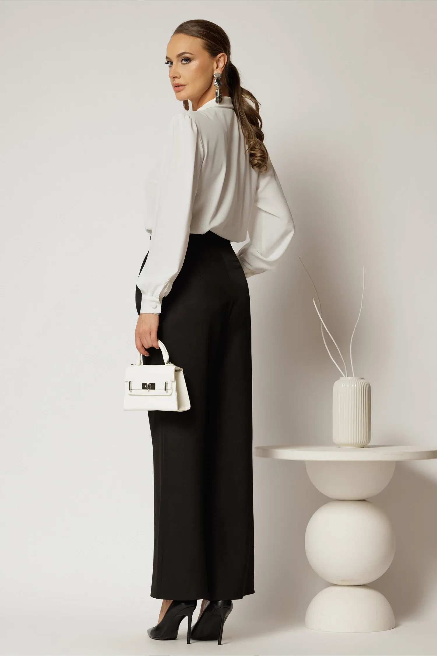 Pantaloni DY Fashion negri cu croi larg si pliuri din talie 2