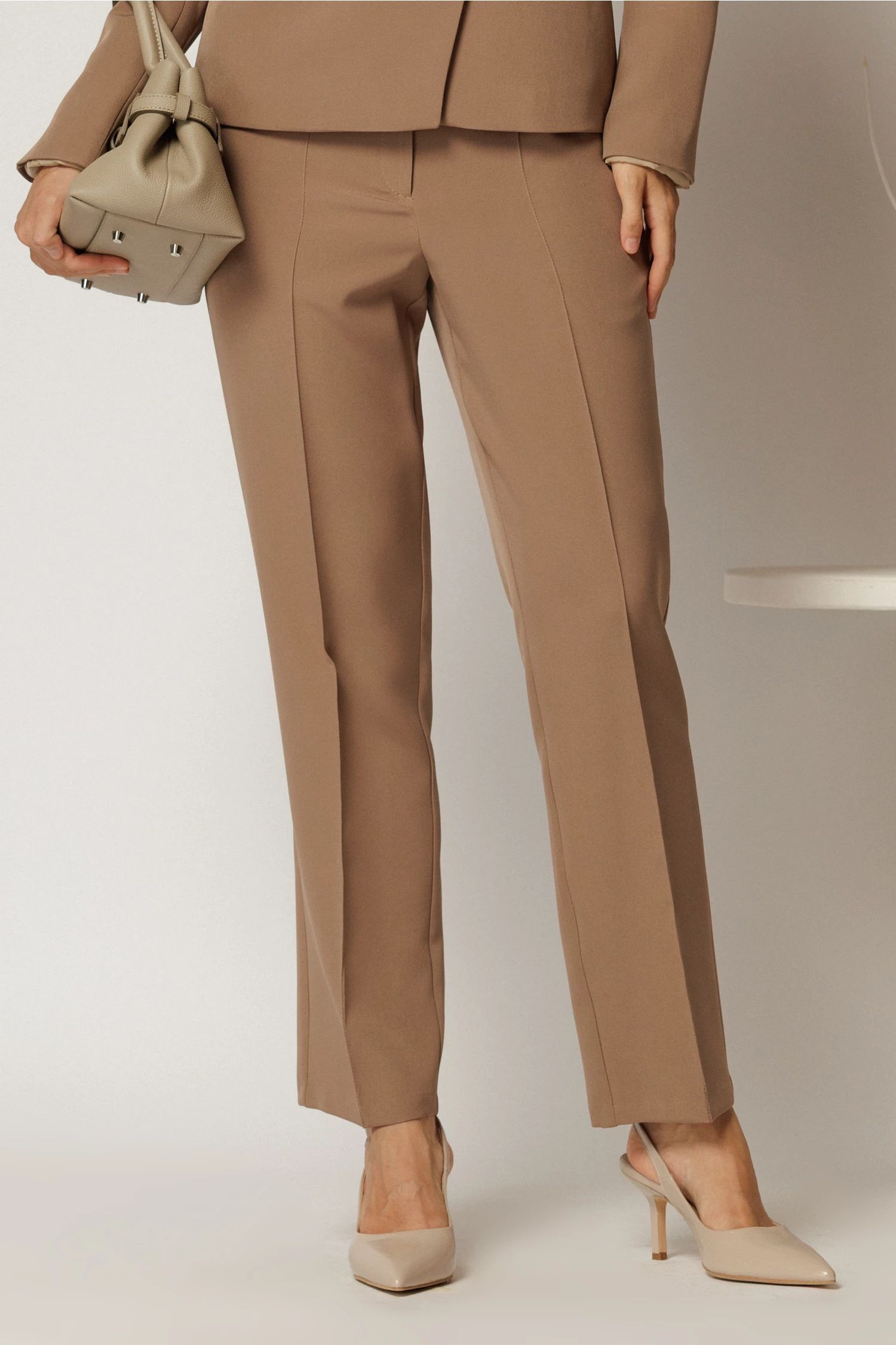 Pantaloni office bej cu croi conic si inchidere cu nasturi