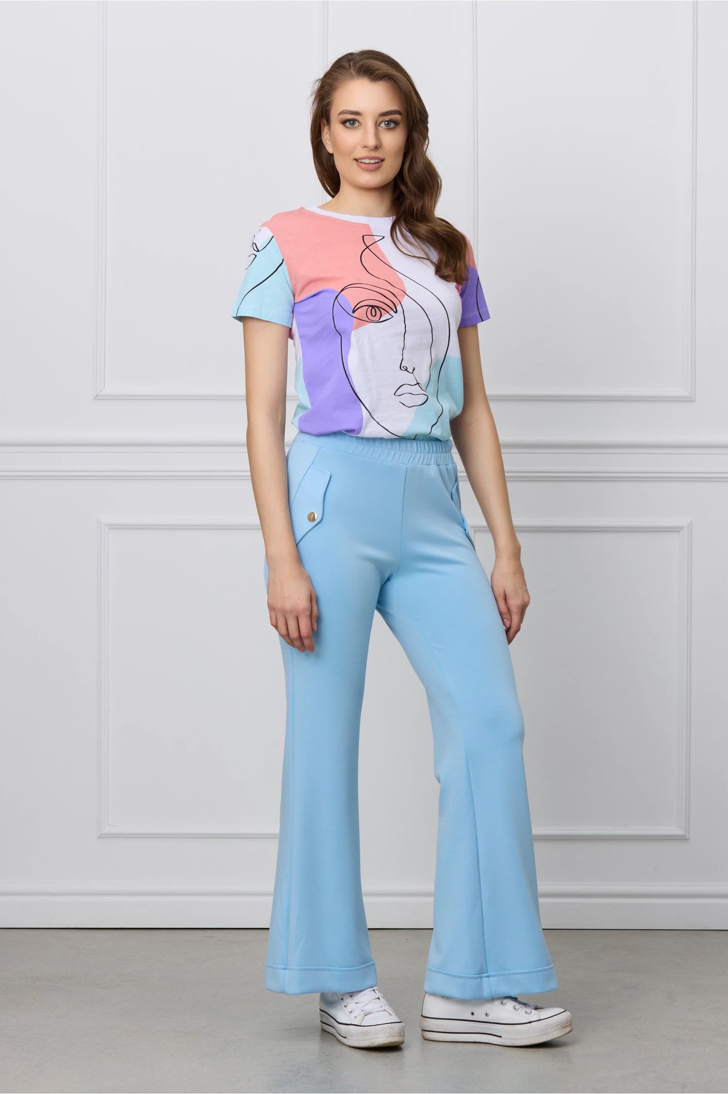 Pantaloni sport bleu evazati