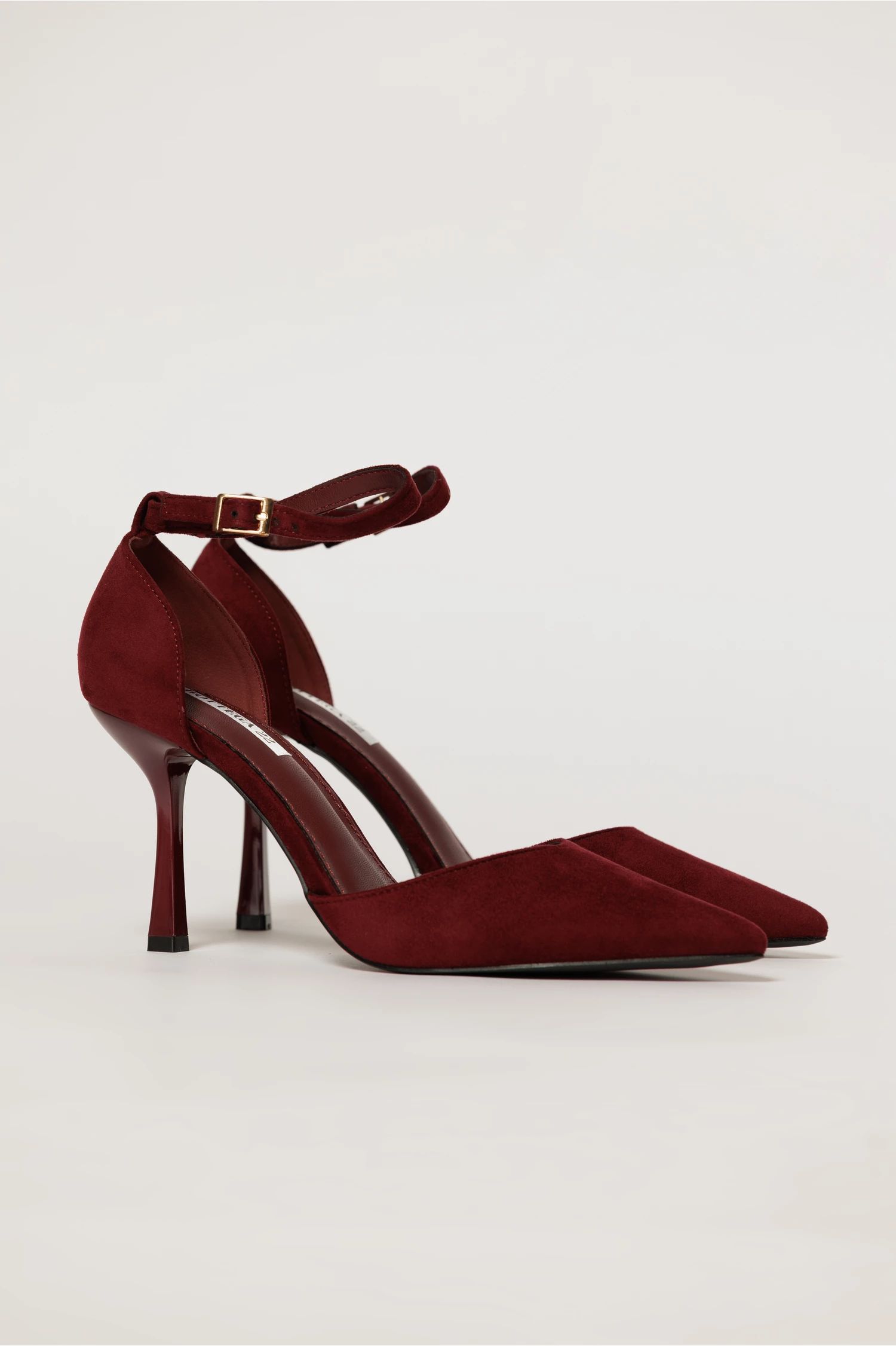 Pantofi eleganti bordo aspect catifelat cu bareta si decupaj lateral