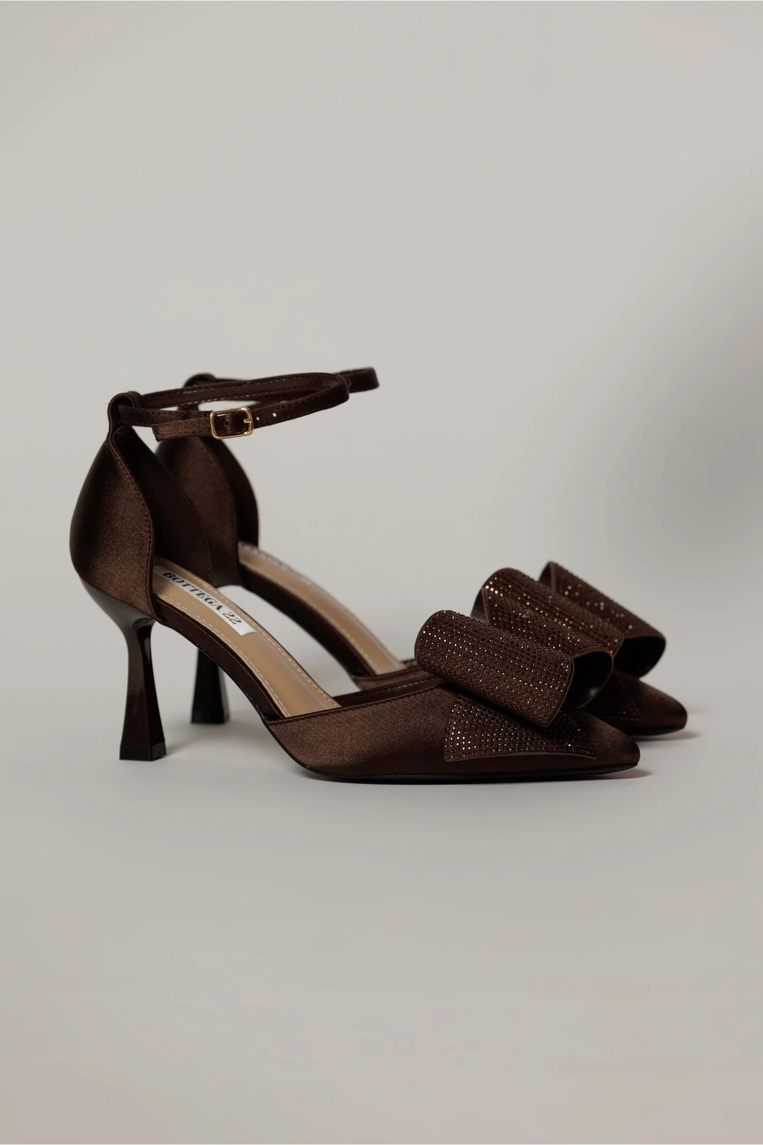 Pantofi eleganti maro din material satinat cu funda maxi stralucitoare