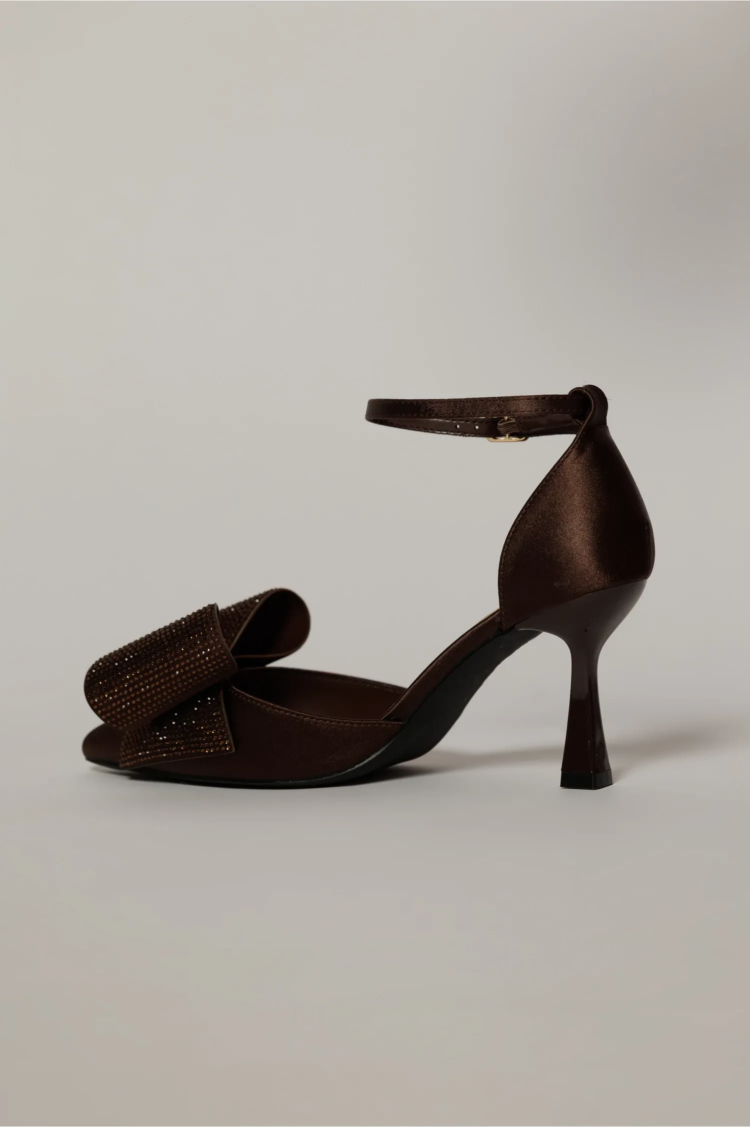 Pantofi eleganti maro din material satinat cu funda maxi stralucitoare 3
