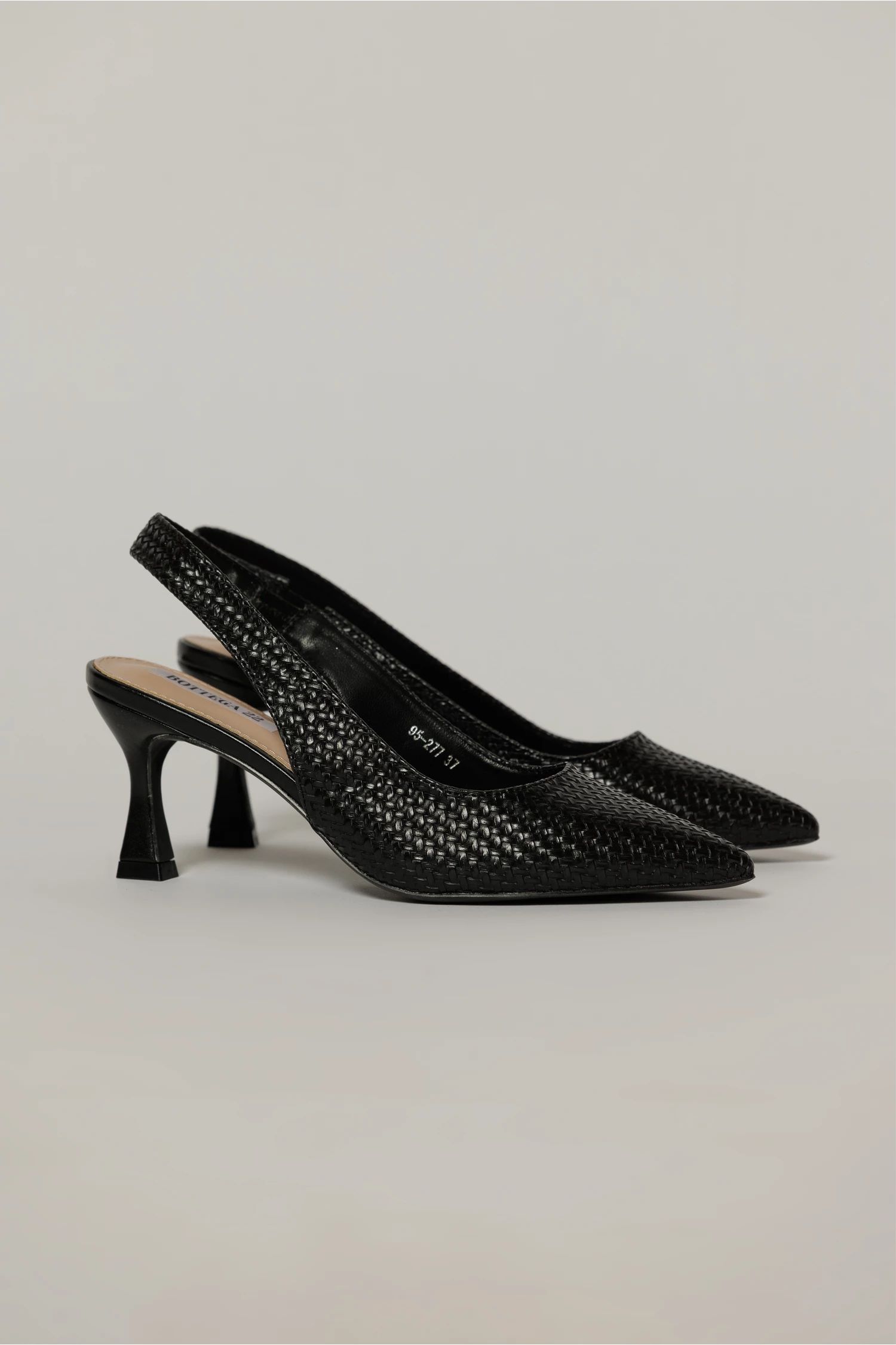 Pantofi negri din piele ecologica cu design impletit