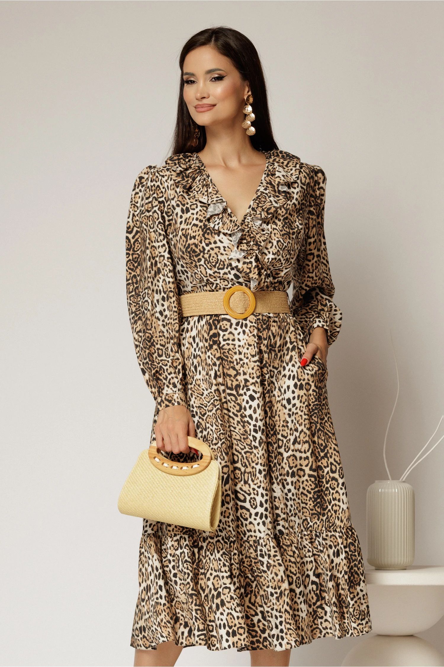Rochie din stofa animal print cu volan si curea in talie