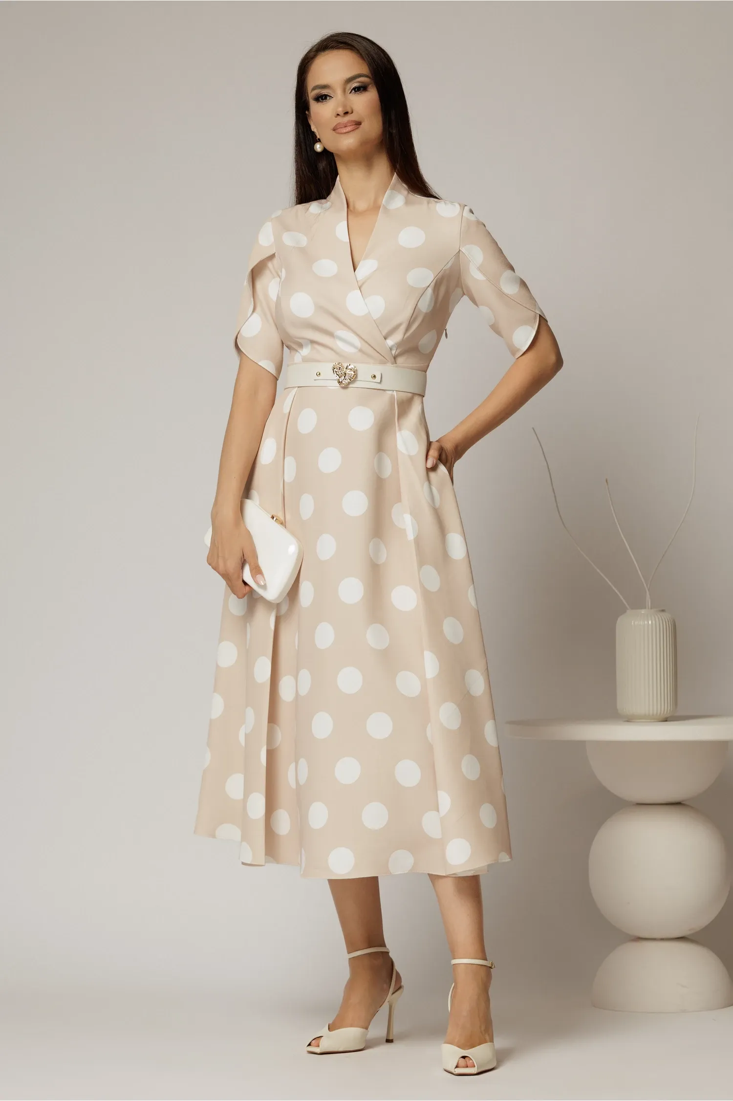 Rochie DY Fashion bej cu buline cu decolteu si maneci petrecute 3