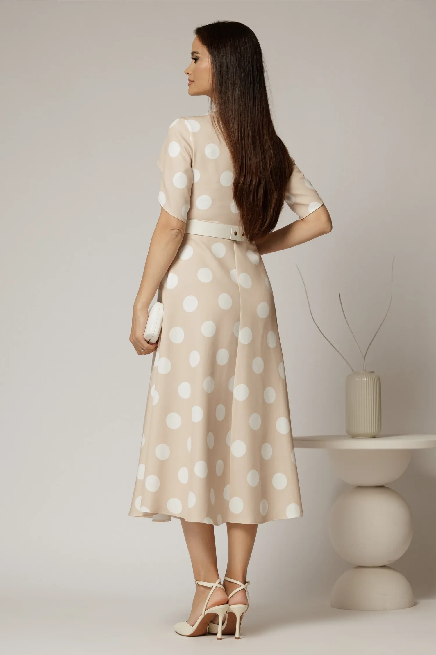 Rochie DY Fashion bej cu buline cu decolteu si maneci petrecute 2