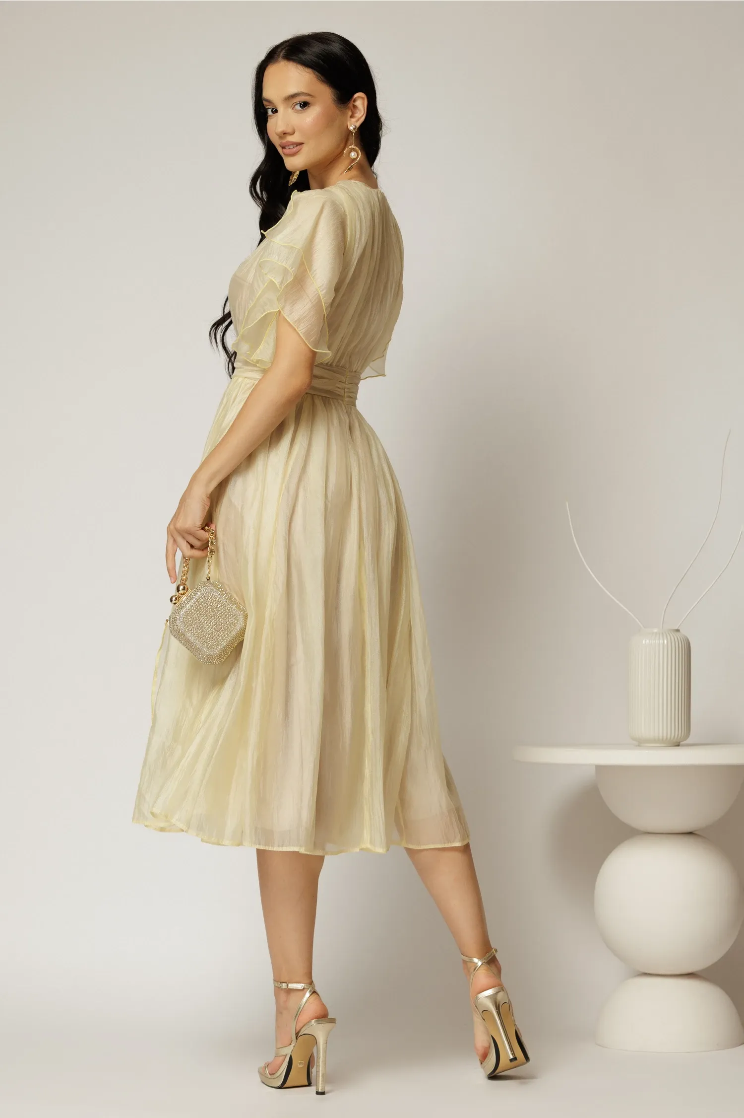 Rochie DY Fashion bej din voal creponat si insertii de dantela la bust 2