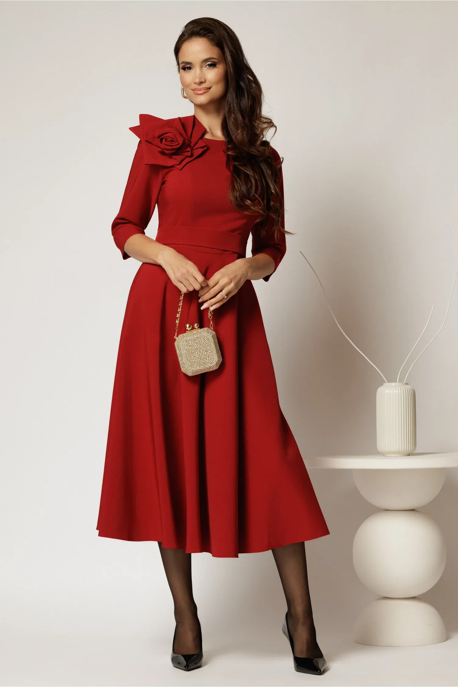 Rochie DY Fashion bordo clos cu trandafir la umar si cordon detasabil 3