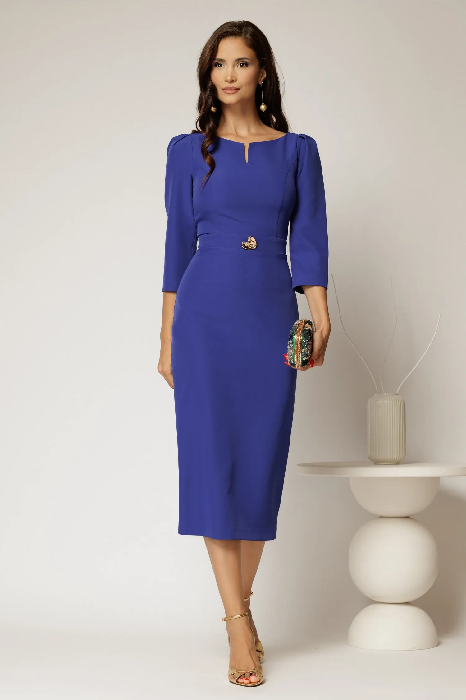 Rochie DY Fashion conica albastra cu decupaj la bust si accesoriu pe talie 3