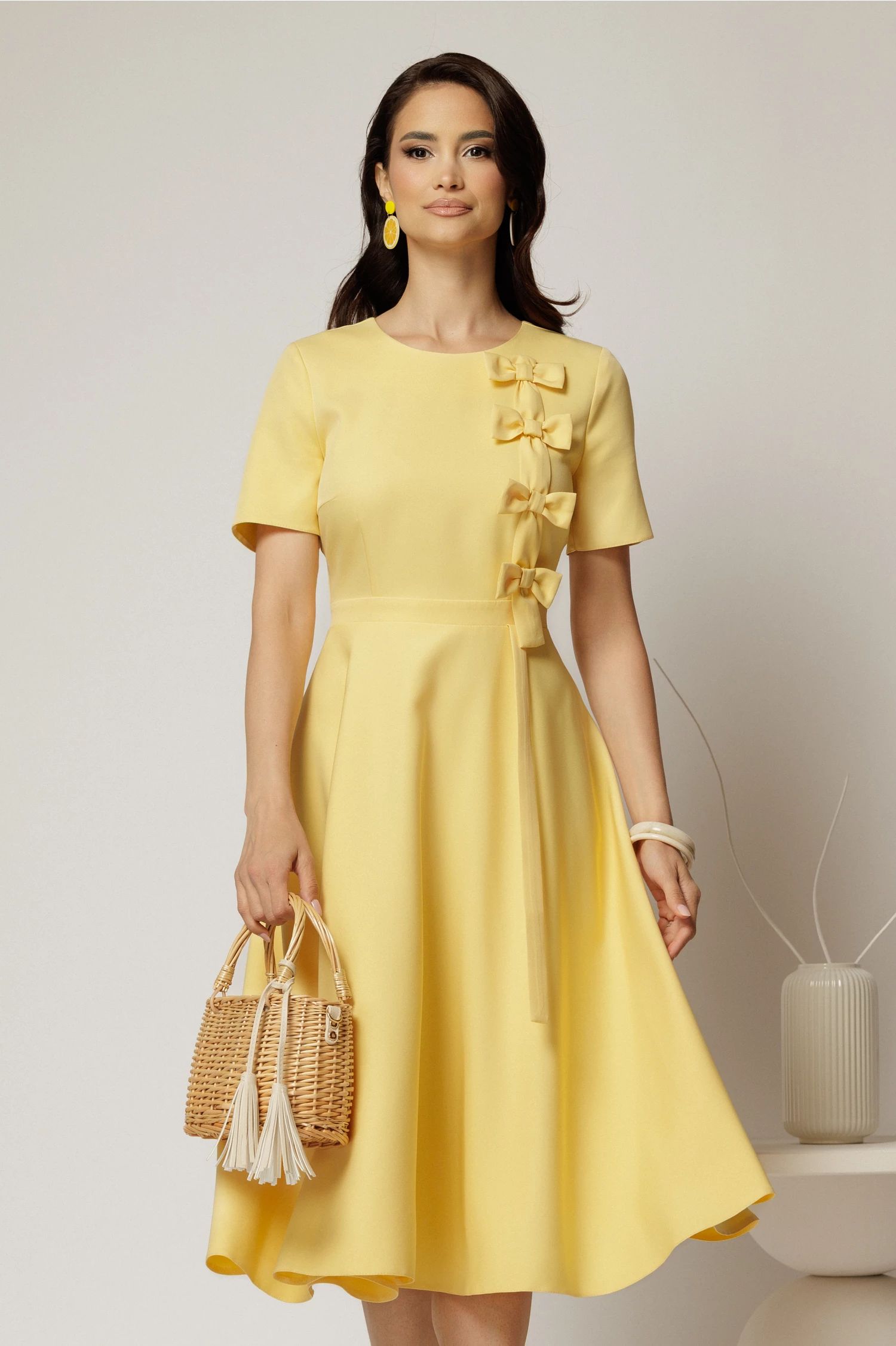 Rochie DY Fashion galbena cu funde pe bust si maneci scurte