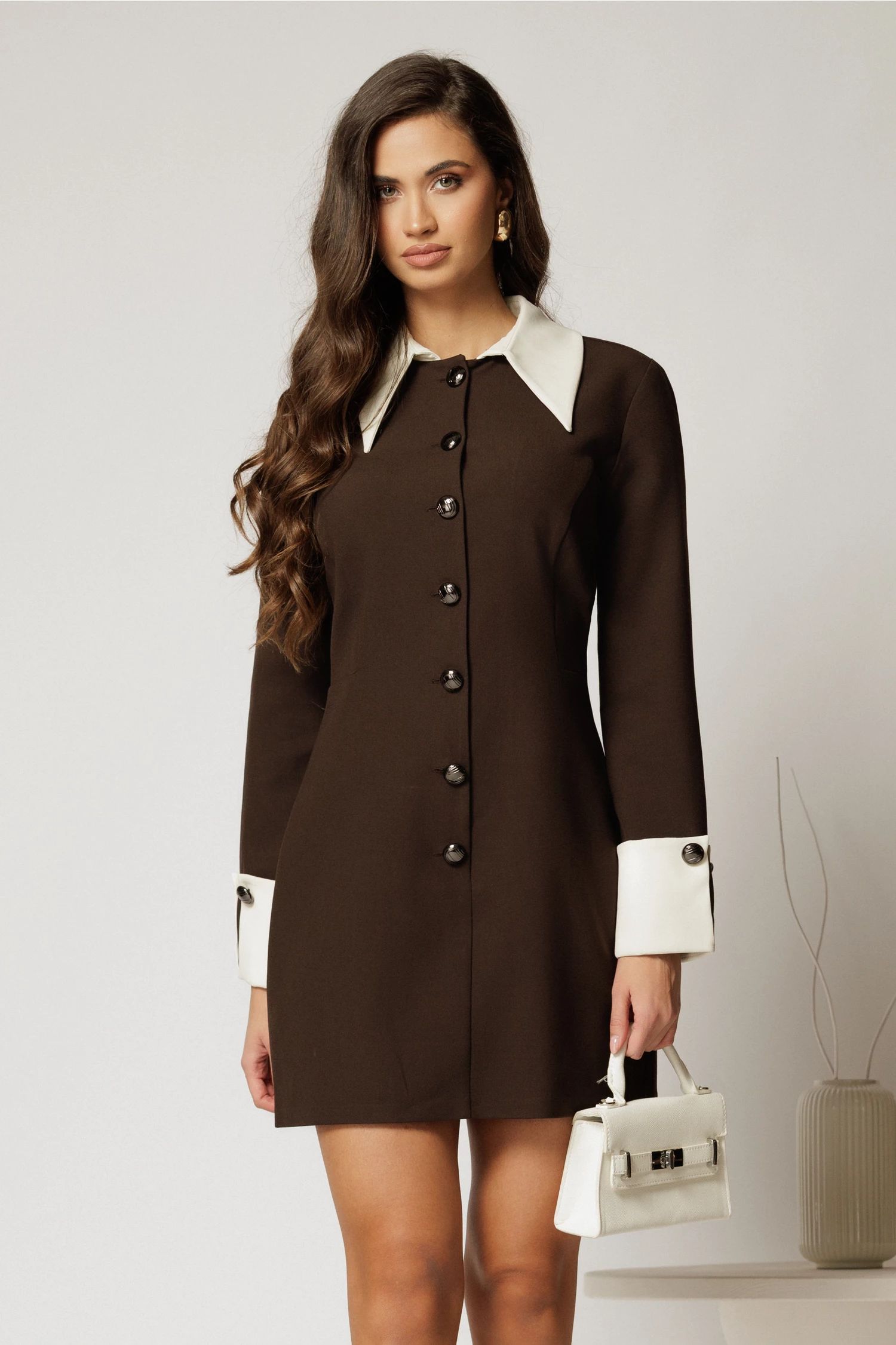 Rochie DY Fashion maro cu guler si mansete in contrast