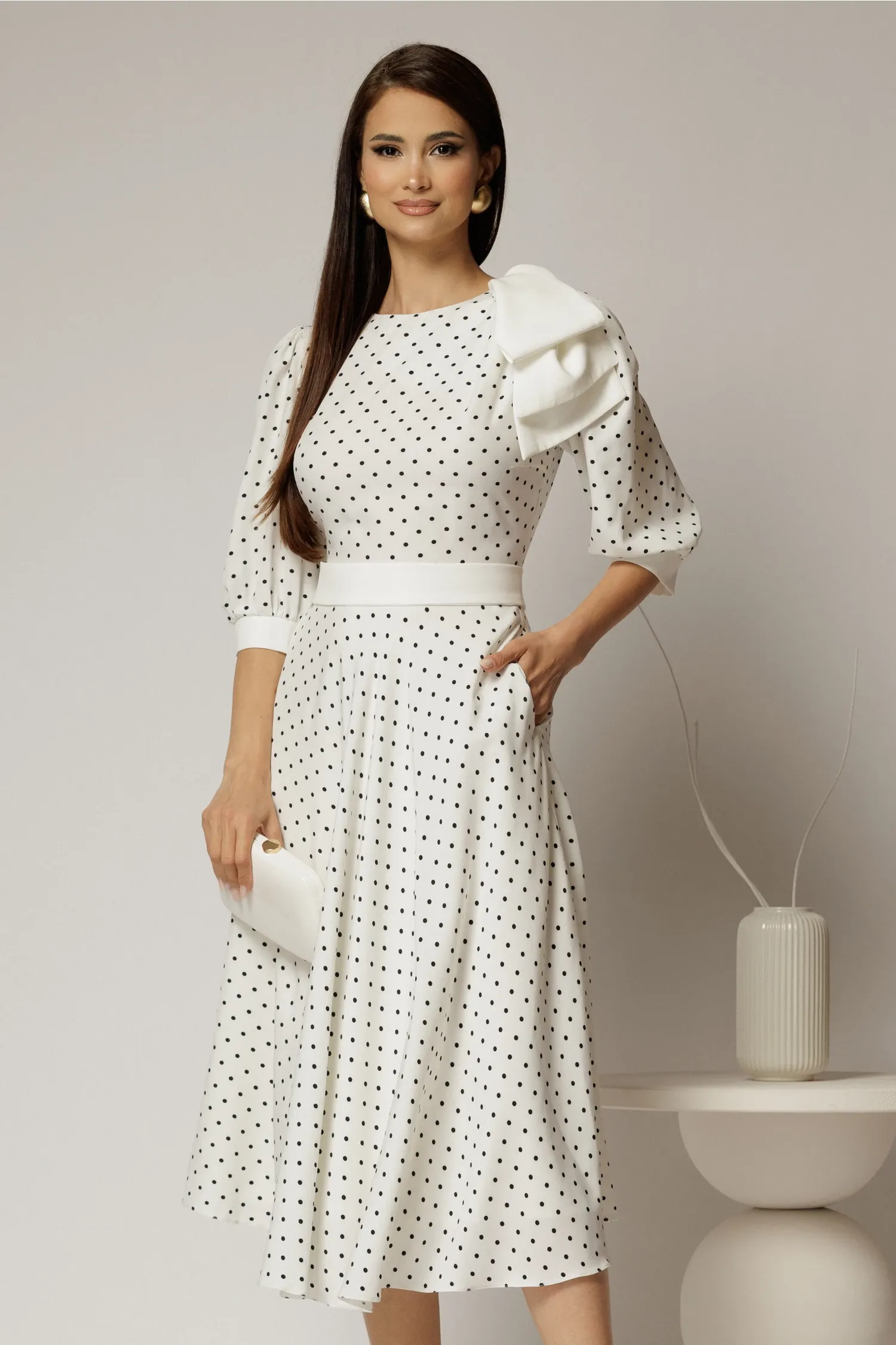 Rochie DY Fashion midi alba cu buline si funda ampla pe umar 1