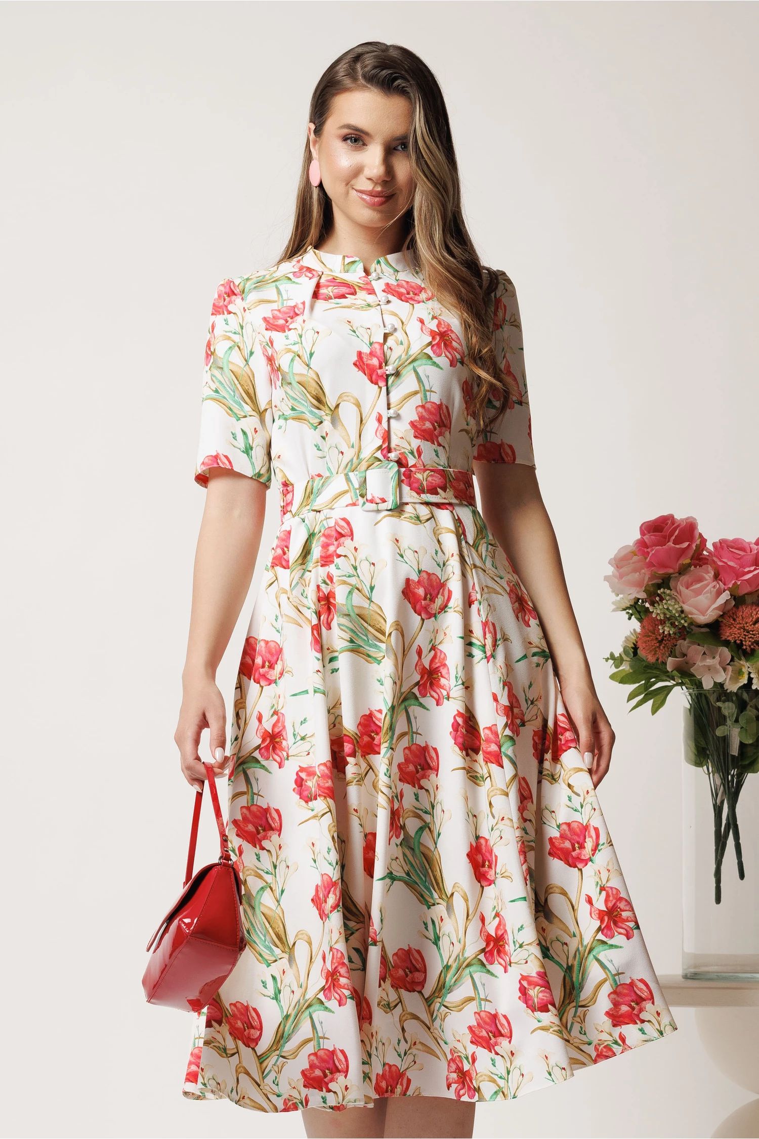 Rochie DY Fashion midi alba in clos din triplu voal cu flori rosii si curea in talie
