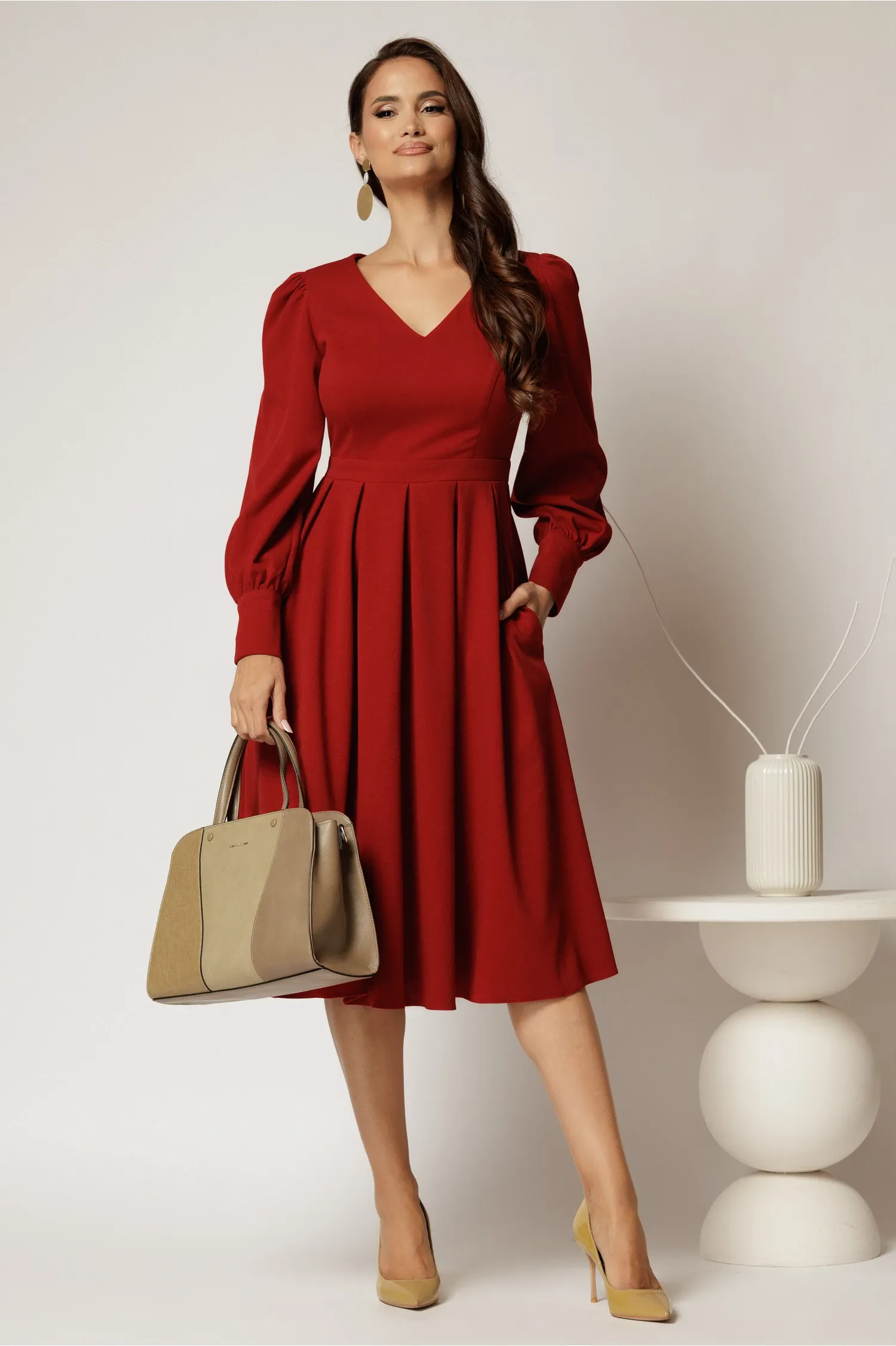 Rochie DY Fashion midi bordo cu decolteu in V si pliuri pe fusta 3