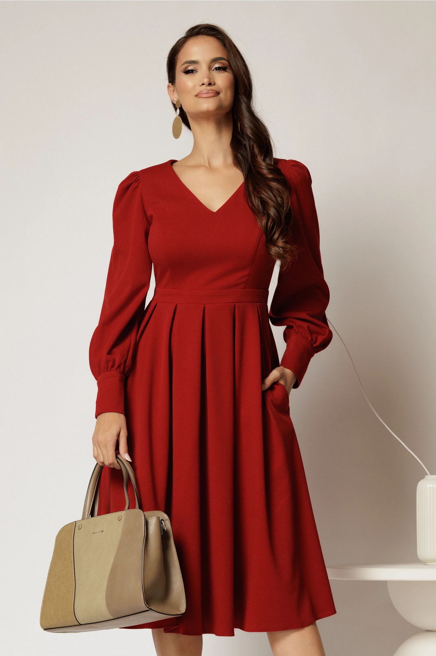 Rochie DY Fashion midi bordo cu decolteu in V si pliuri pe fusta