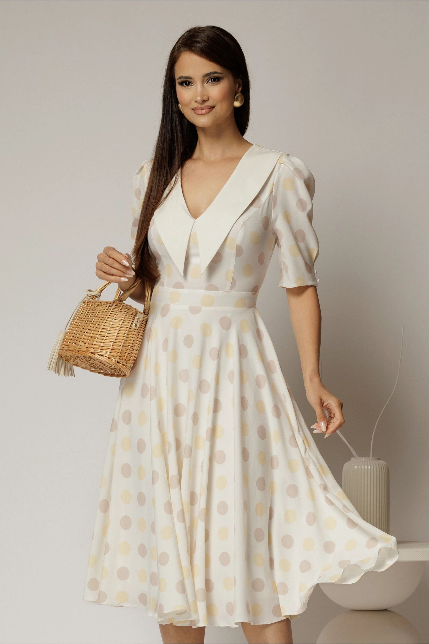 Rochie DY Fashion midi din triplu voal cu buline si guler ascutit si nasturi la maneci