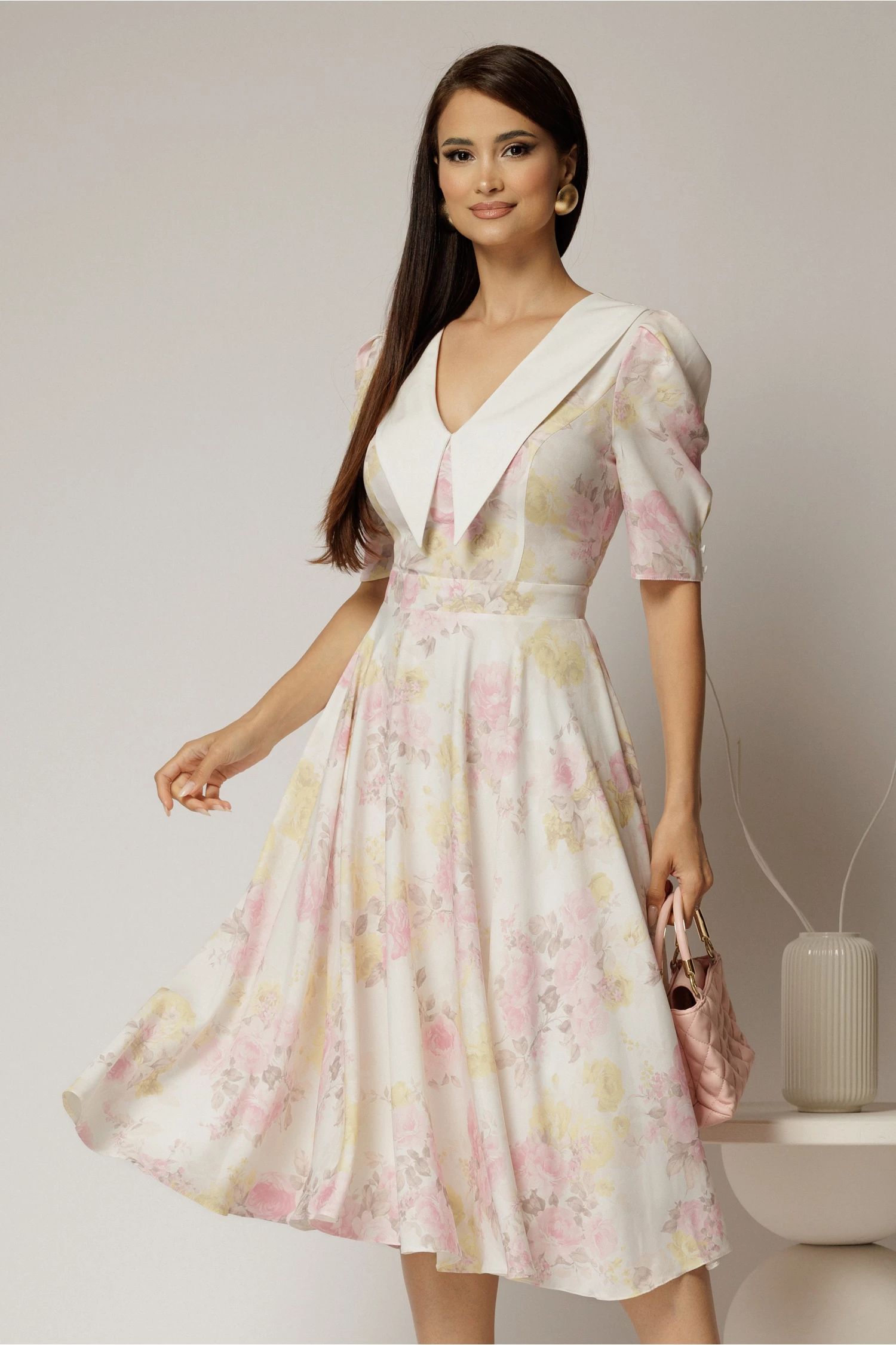 Rochie DY Fashion midi din triplu voal cu print roz galben si guler ascutit si nasturi la maneci